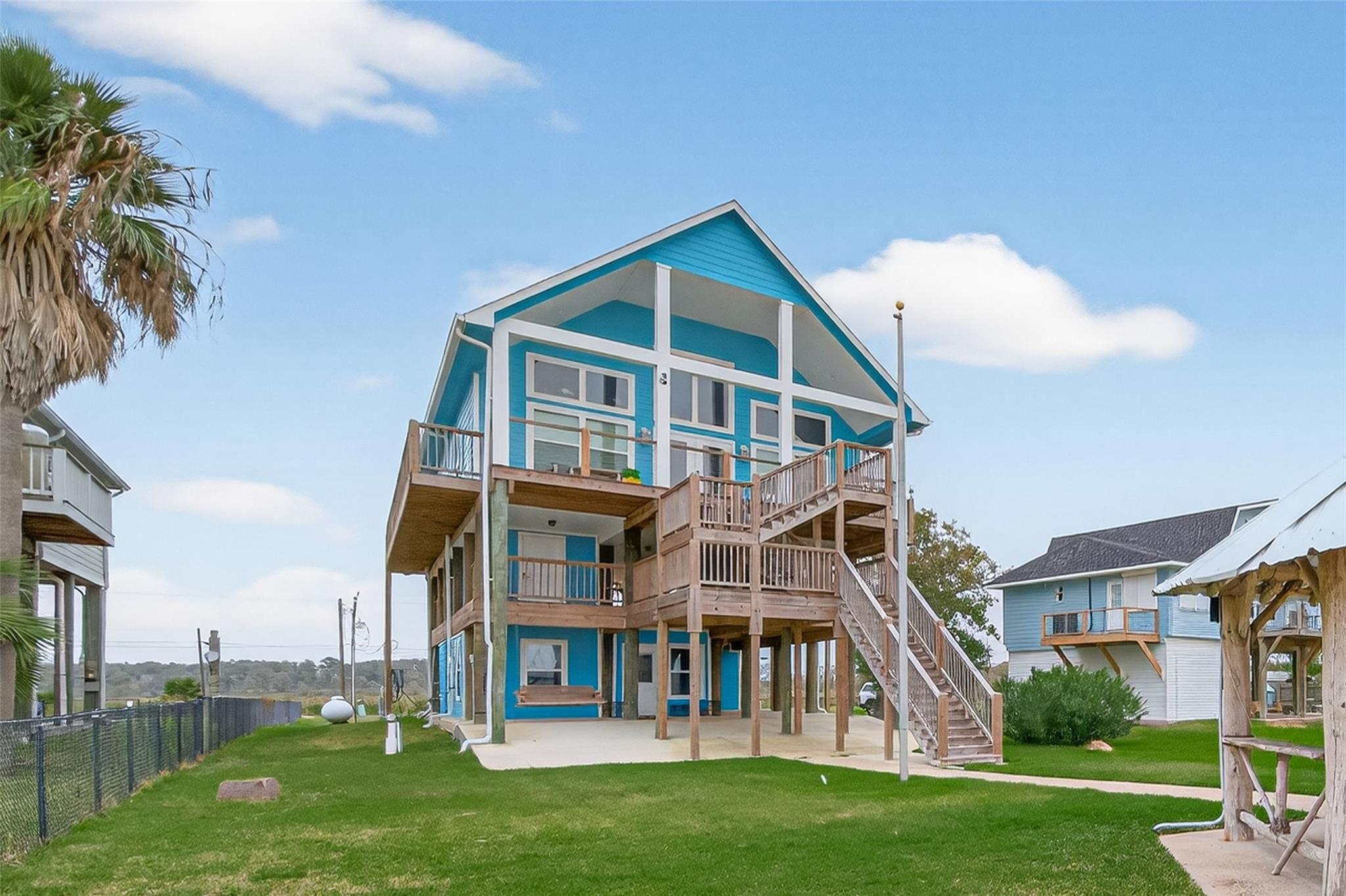 5226 Bayside Drive — photo
