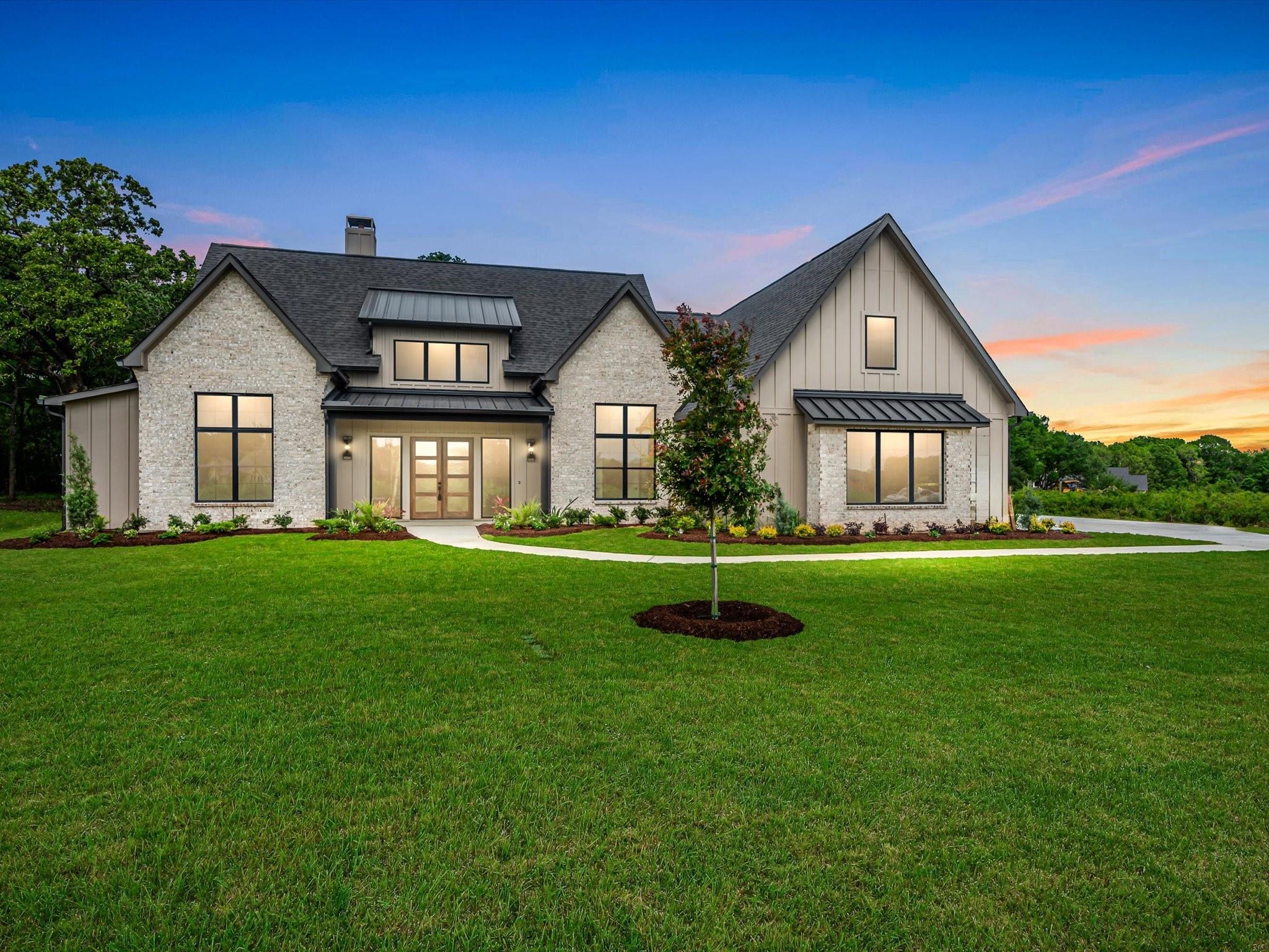 10039 Lakeside Oaks Dr — photo