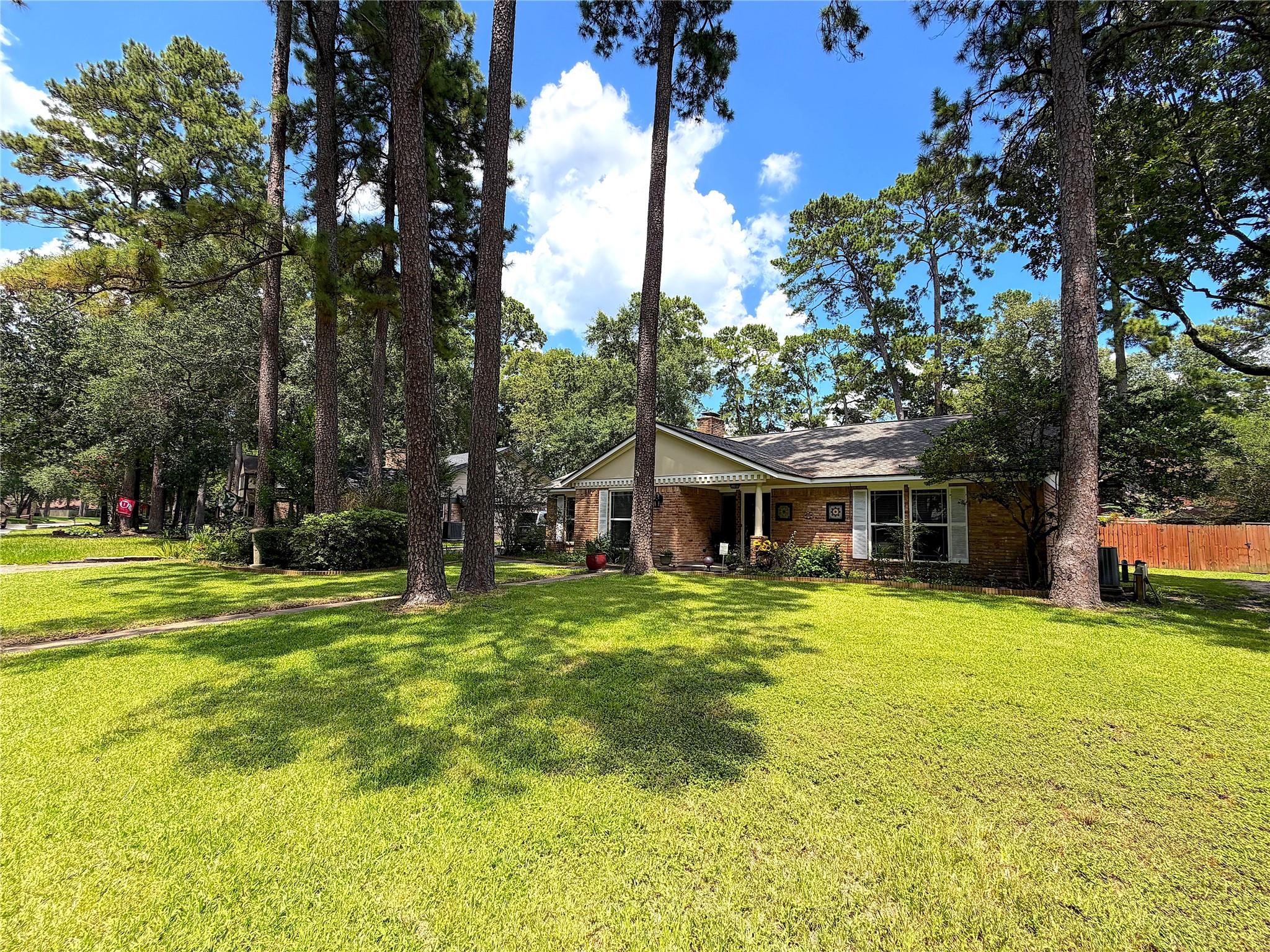 1402 Trailwood Village Drive — photo