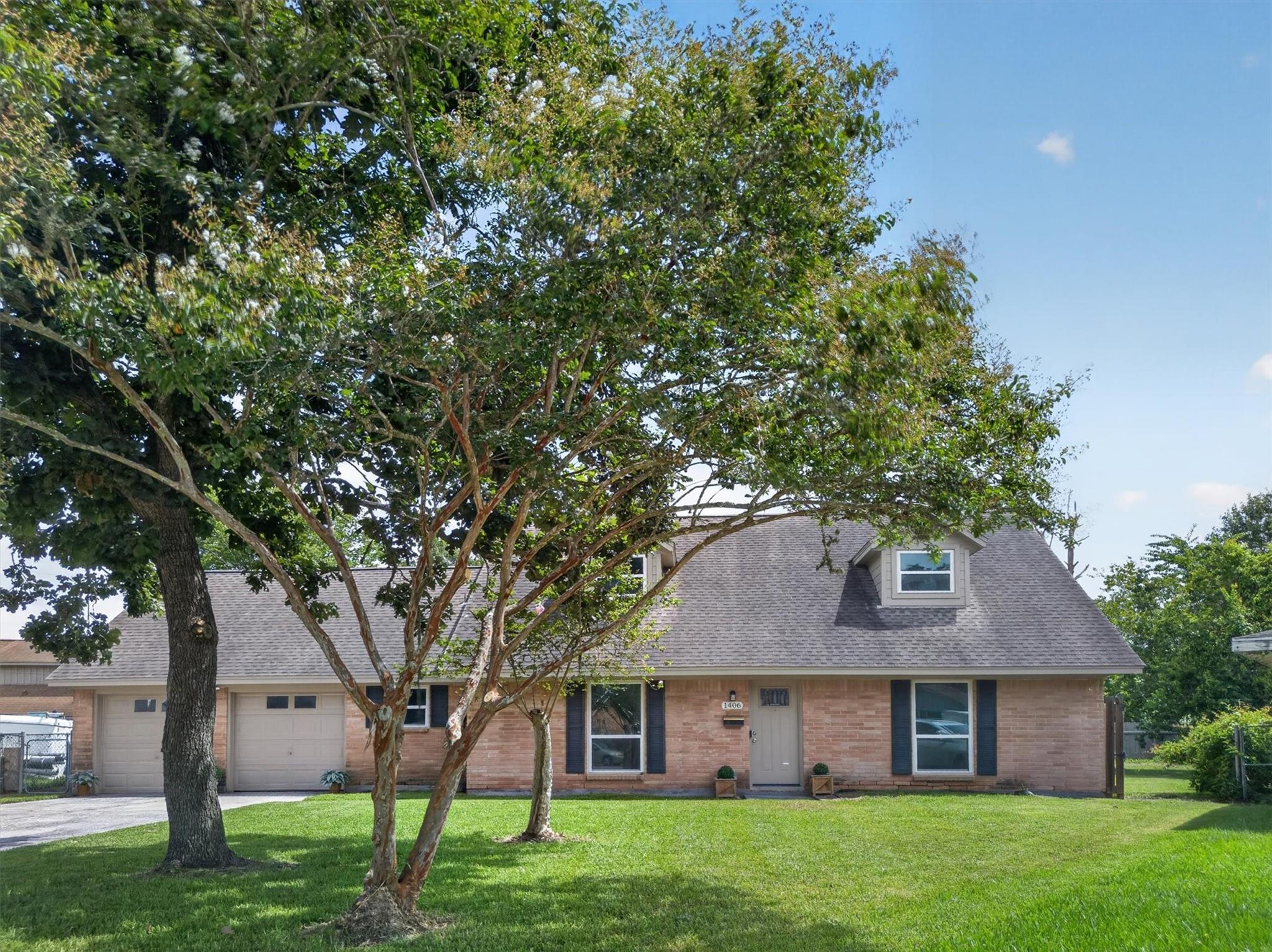 1406 Cedarbrook Court — photo