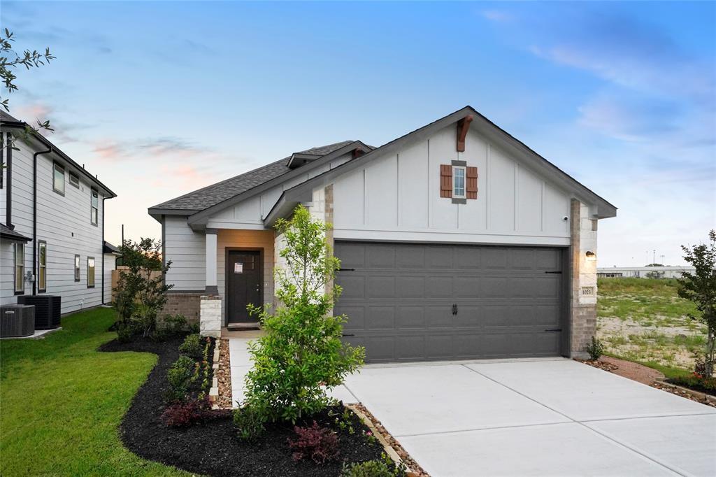 1023 Bluebonnet Trail — photo