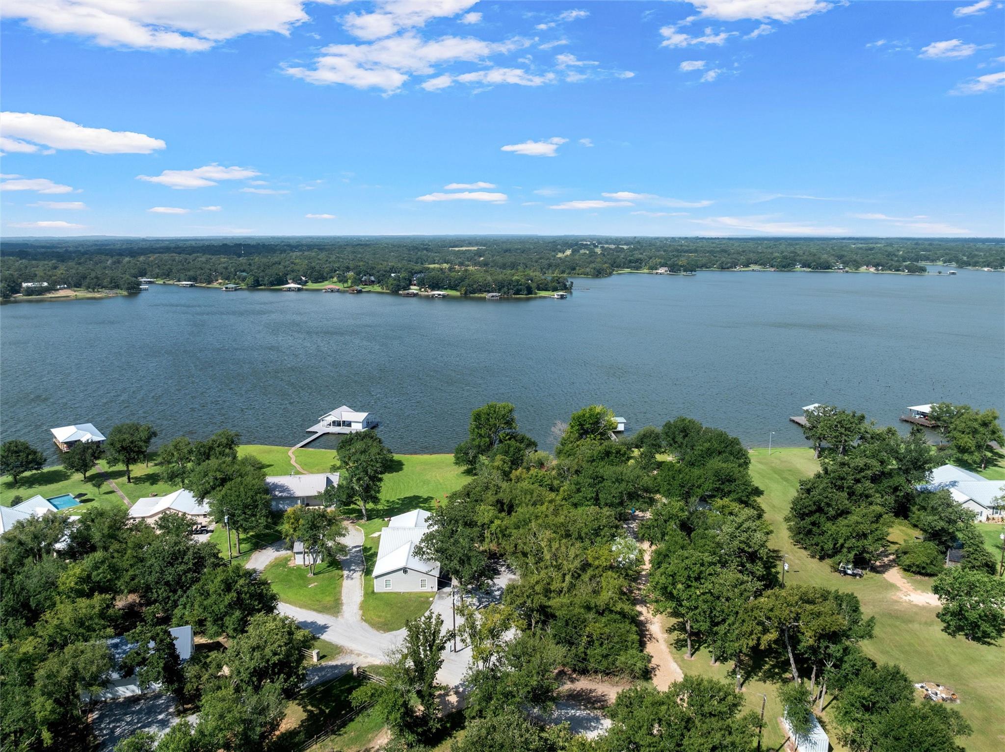 20253 Lakeshore Drive — photo