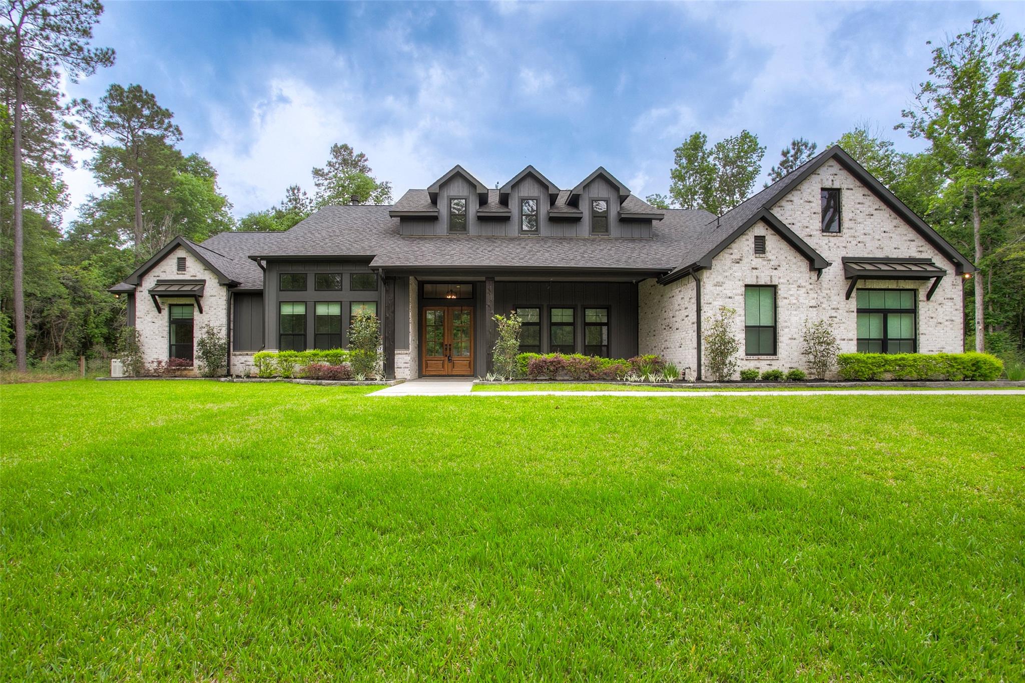 12915 Oak Barrel Road — photo