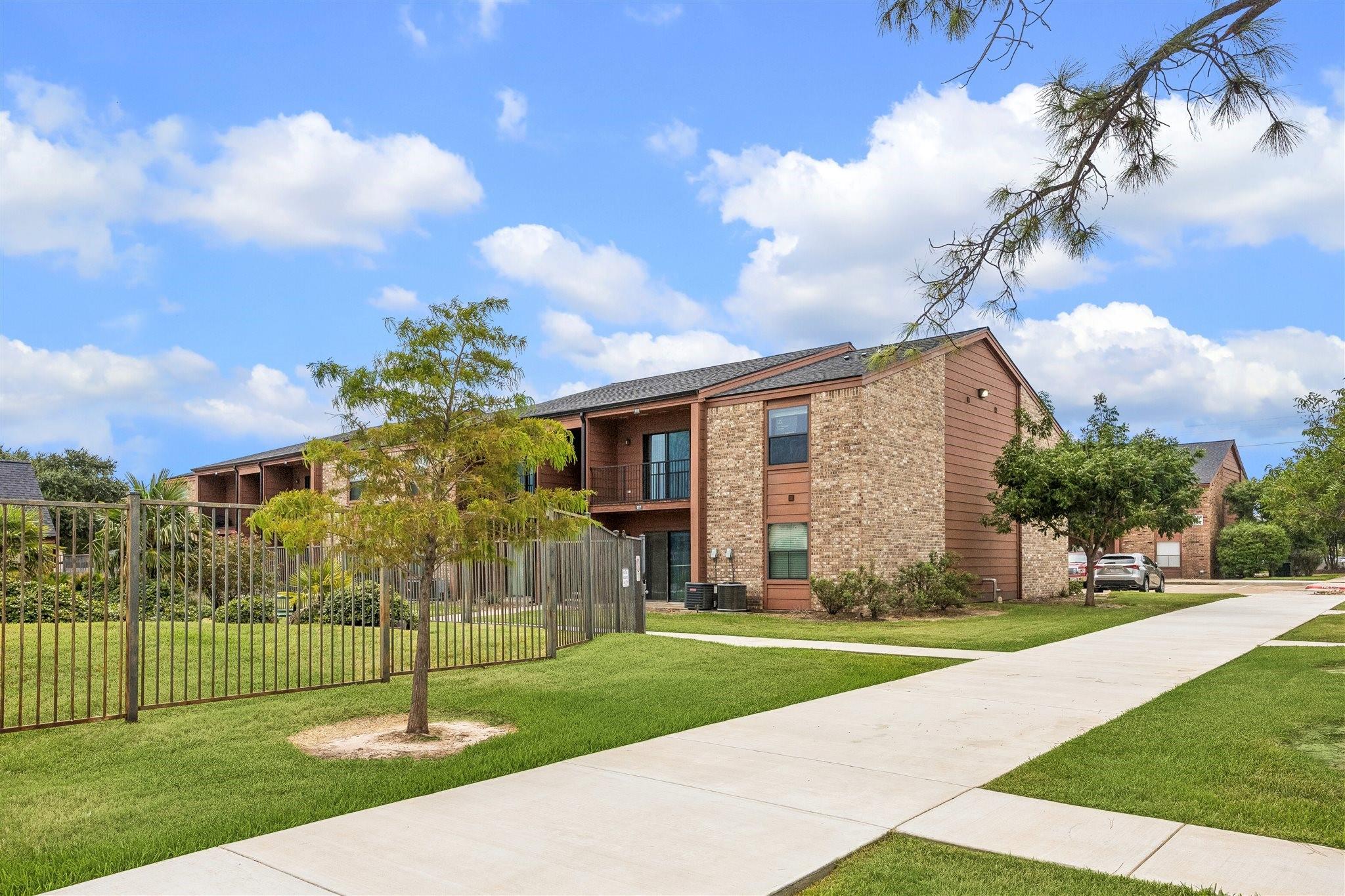 904 University Oaks Boulevard #118 — photo