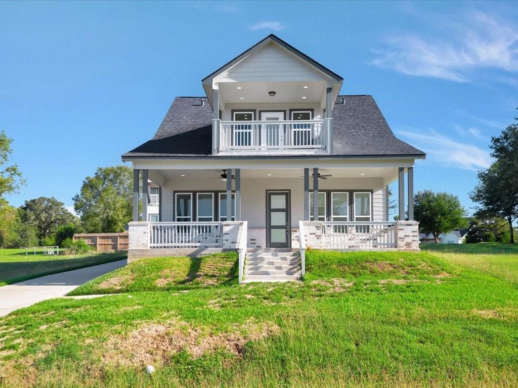 345 Edgewater Drive — photo