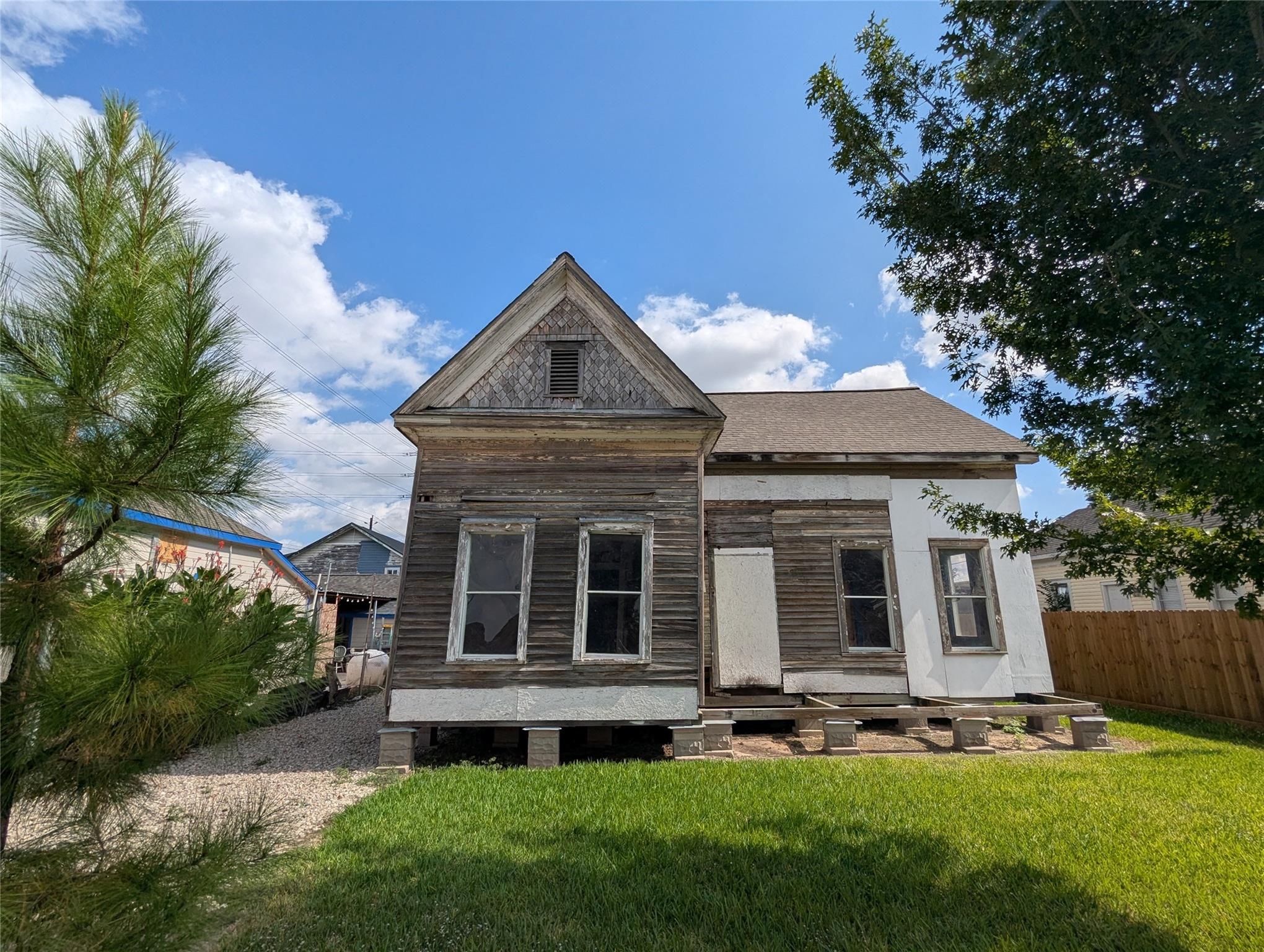 2022 Gano Street — photo