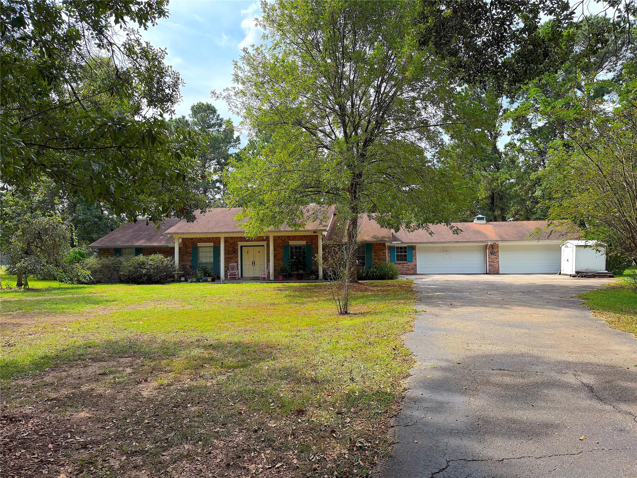 851 Oakridge Drive — photo