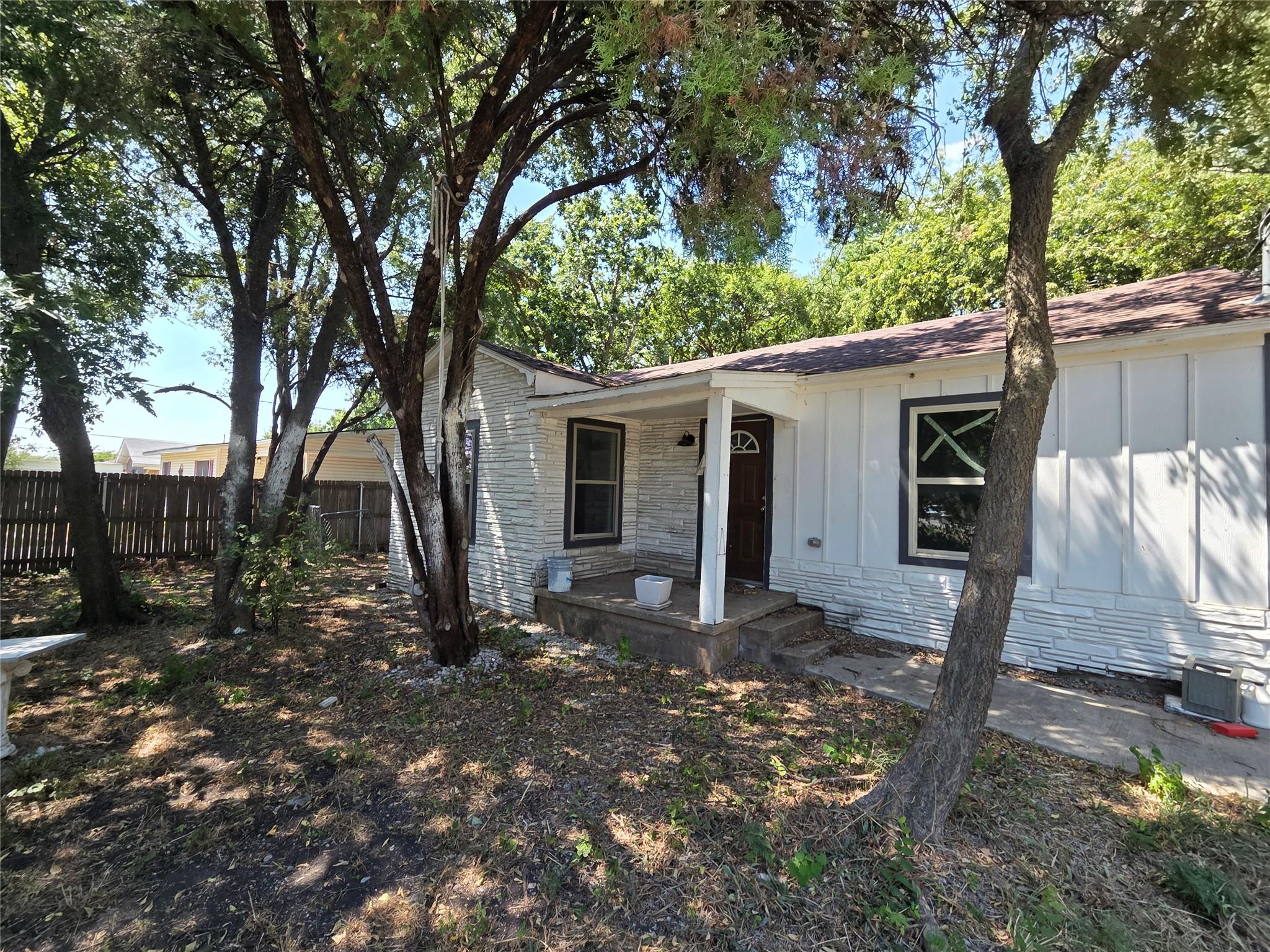 718 N Denny Street — photo