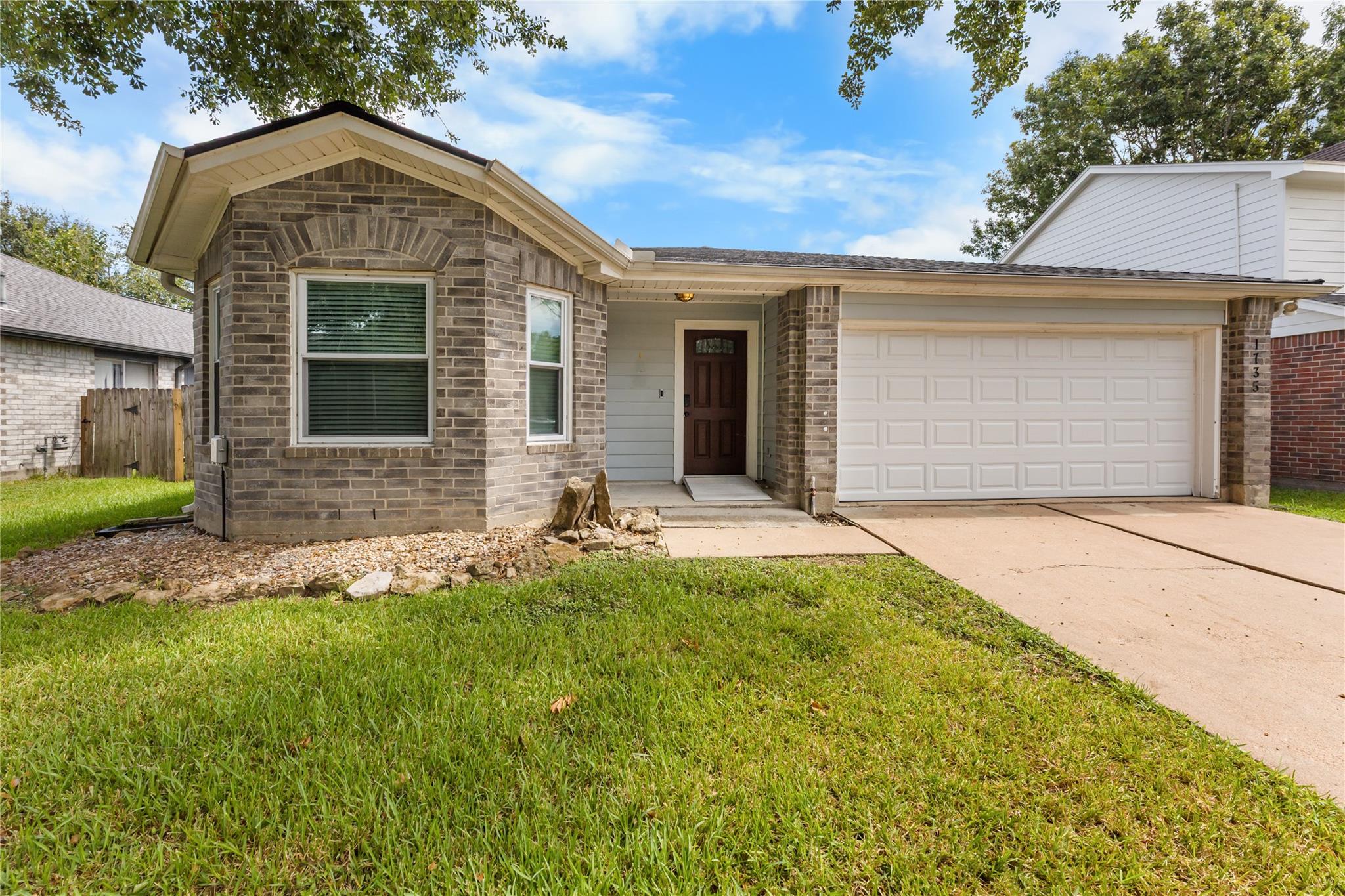 1735 Oak Ridge Drive — photo
