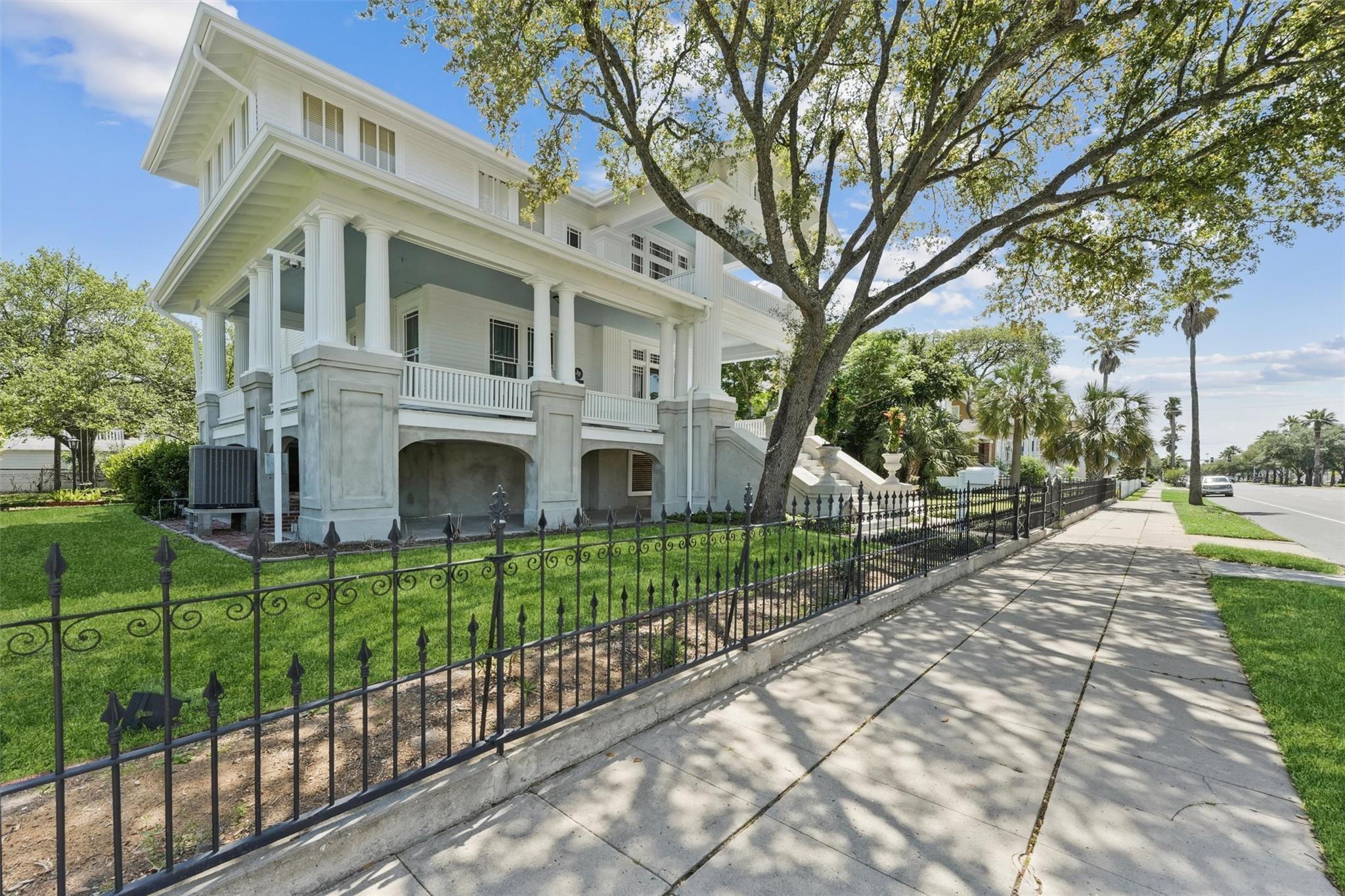 1703 Broadway Street — photo