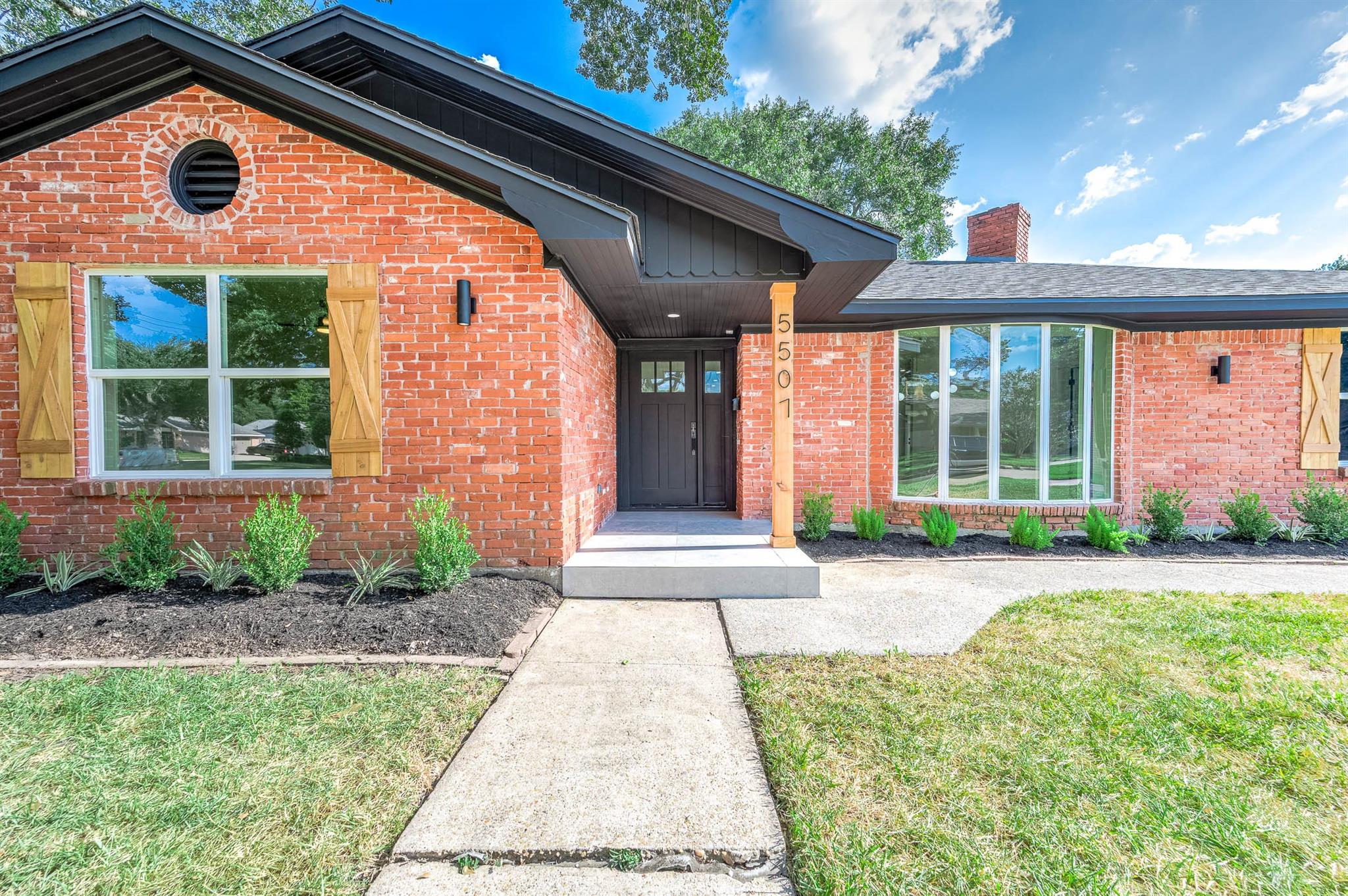5507 Valkeith Drive — photo