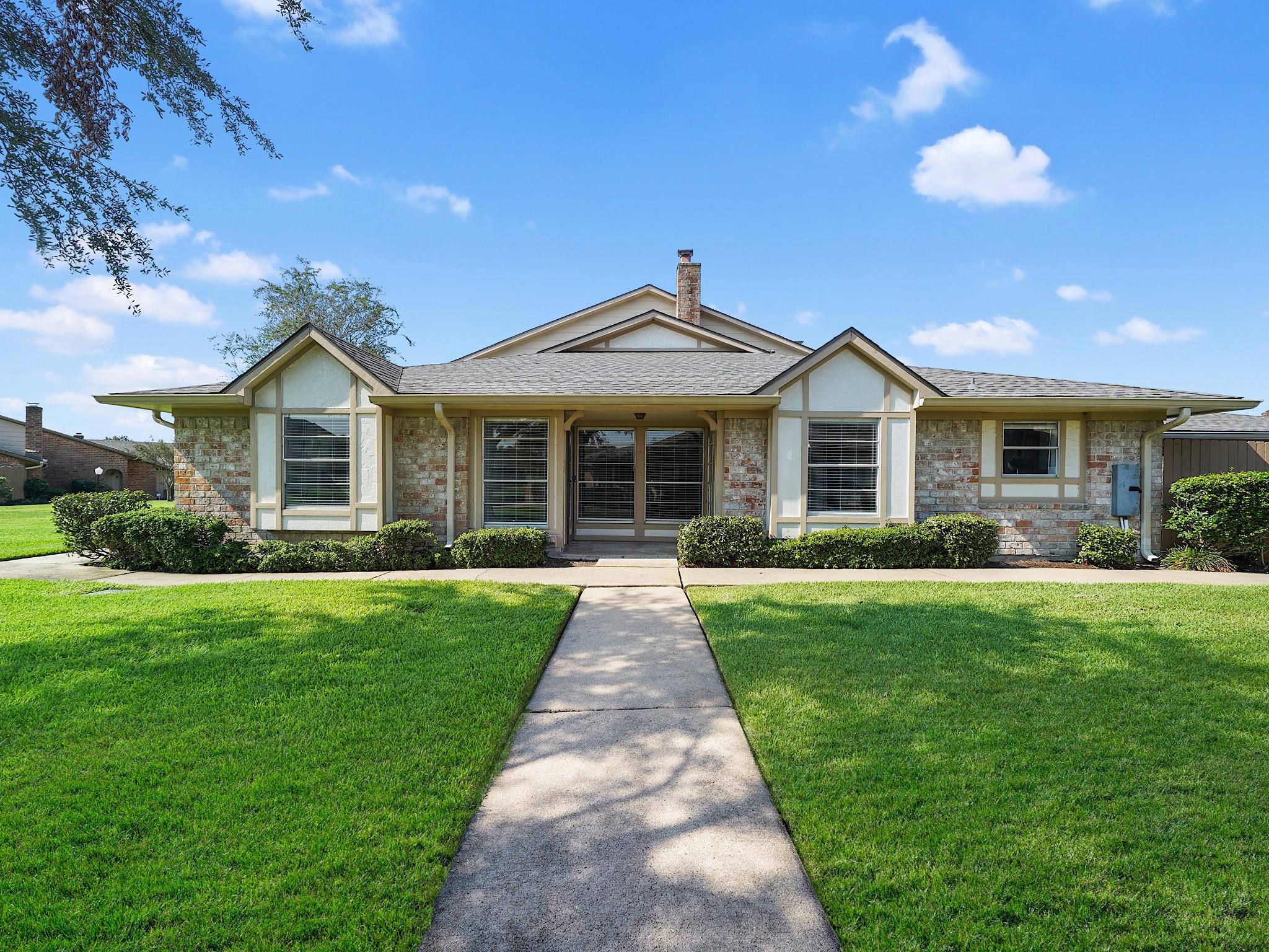48 Chapparal Court — photo