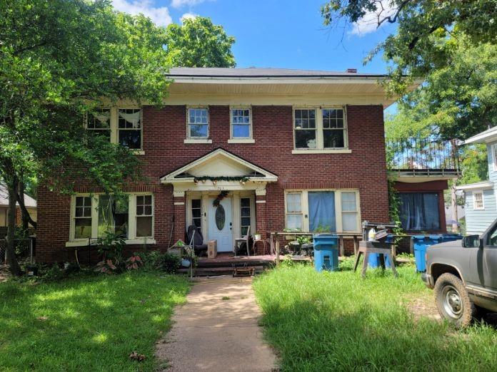 703 W Burleson St, Marshall Tx 075670 — photo
