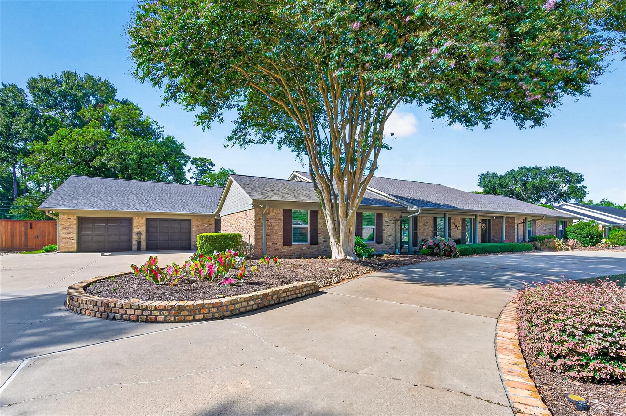 702 Foster Drive — photo