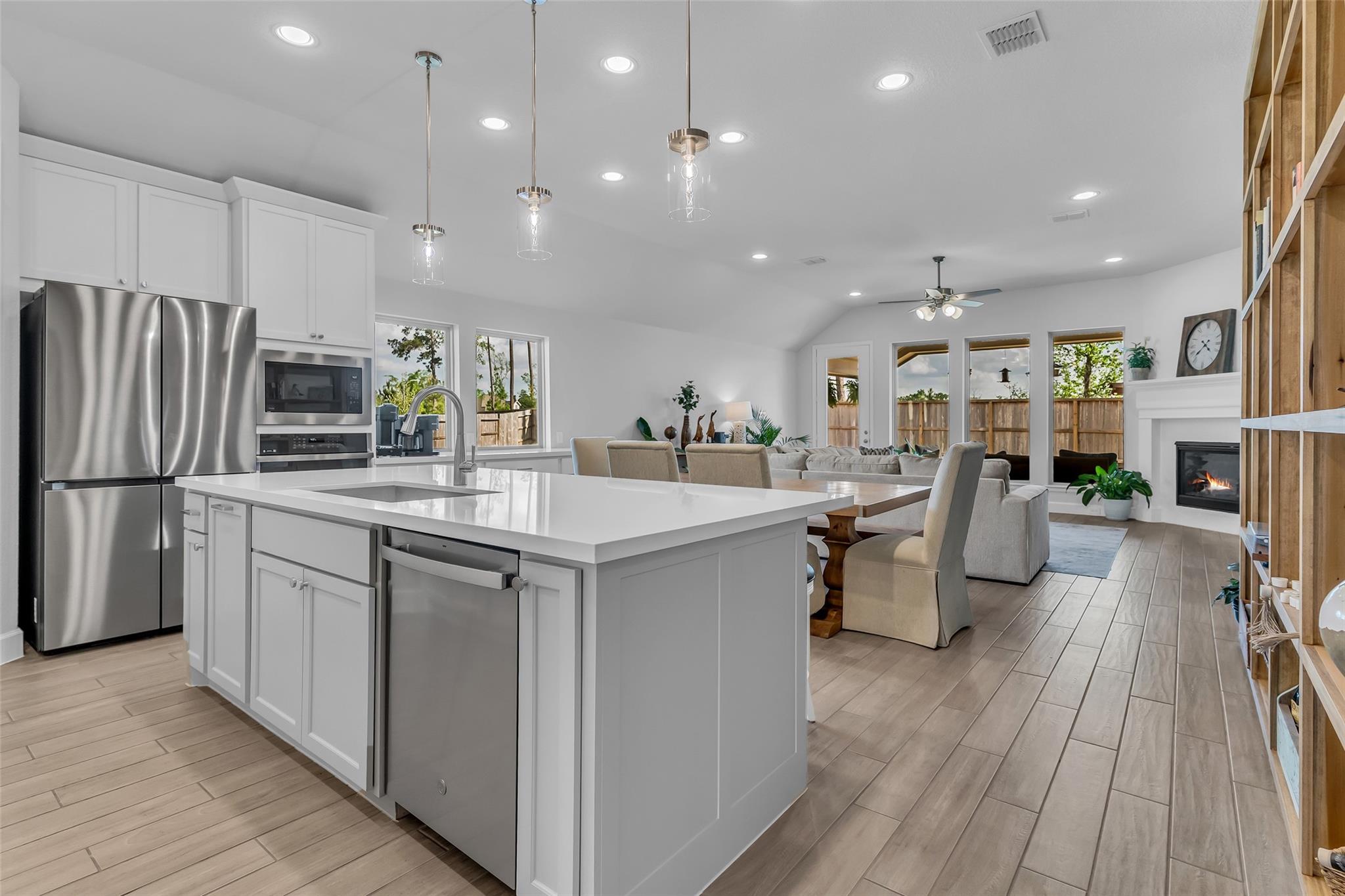 220 Nirnroot Court — photo