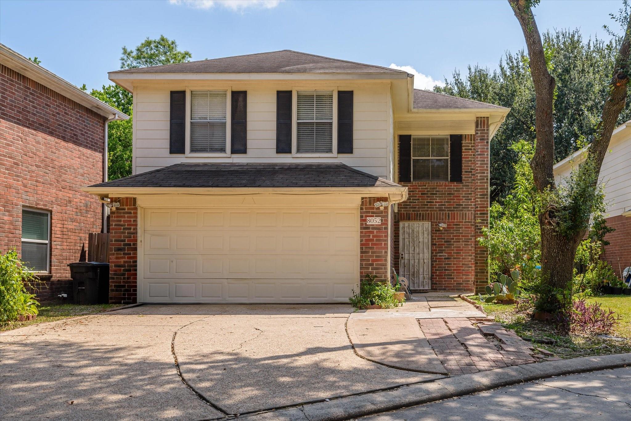 8052 Golf Green Circle — photo