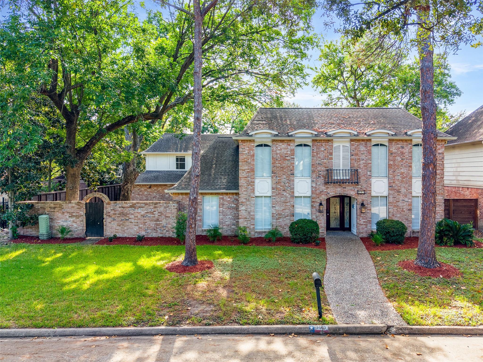 903 Crossroads Drive — photo