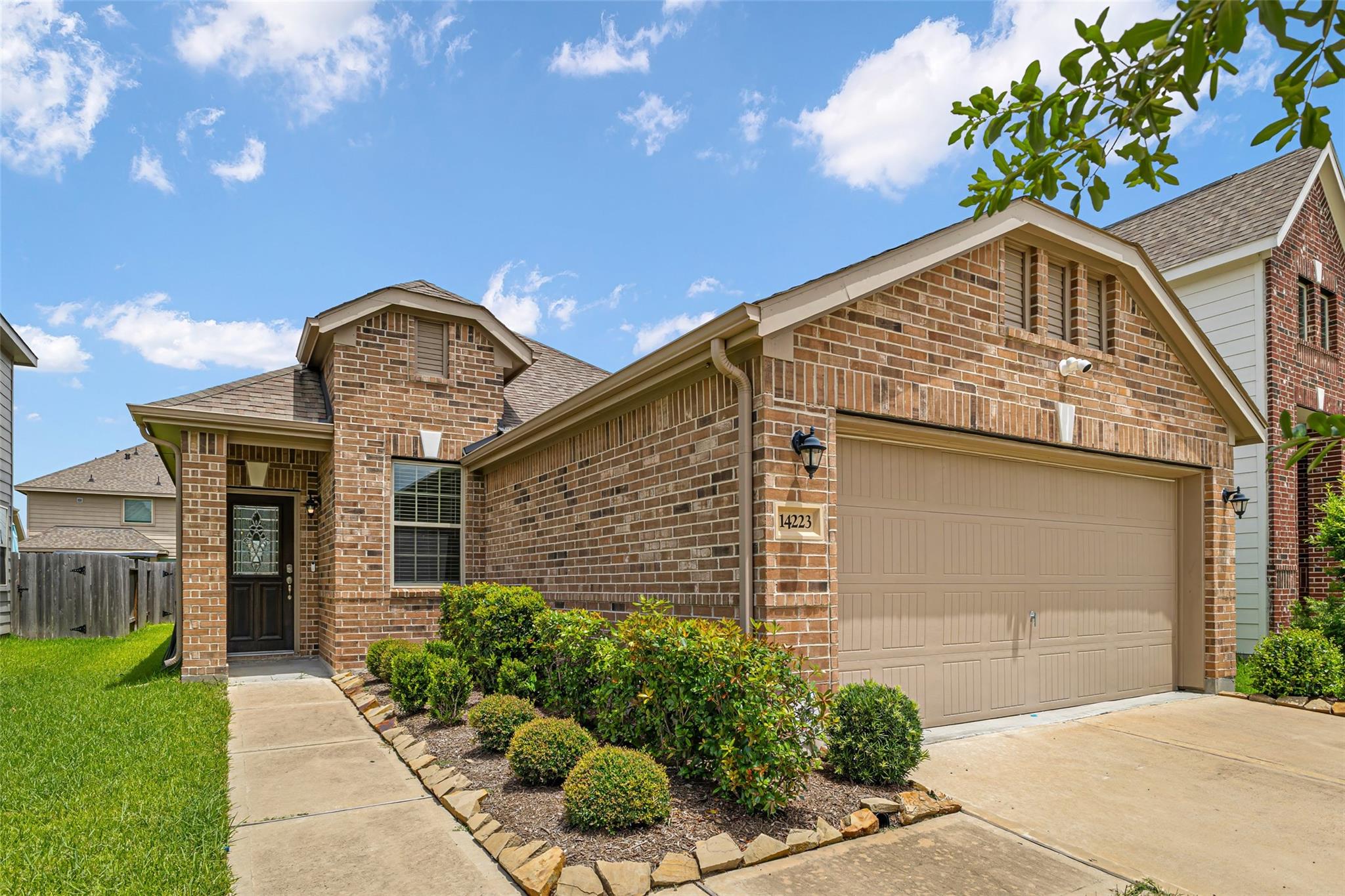 14223 Couturie Forest Trail — photo