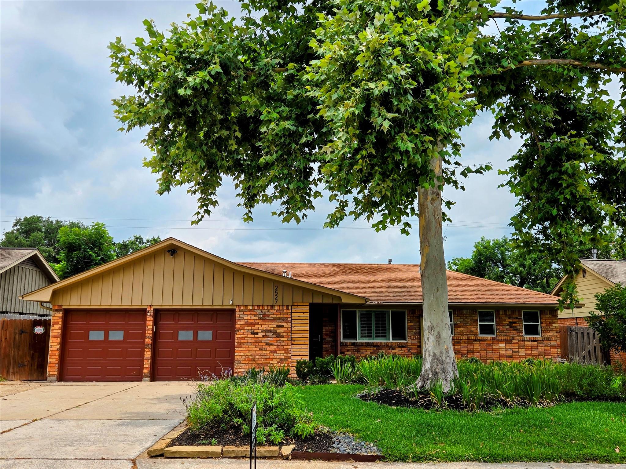 2527 Willowby Drive — photo