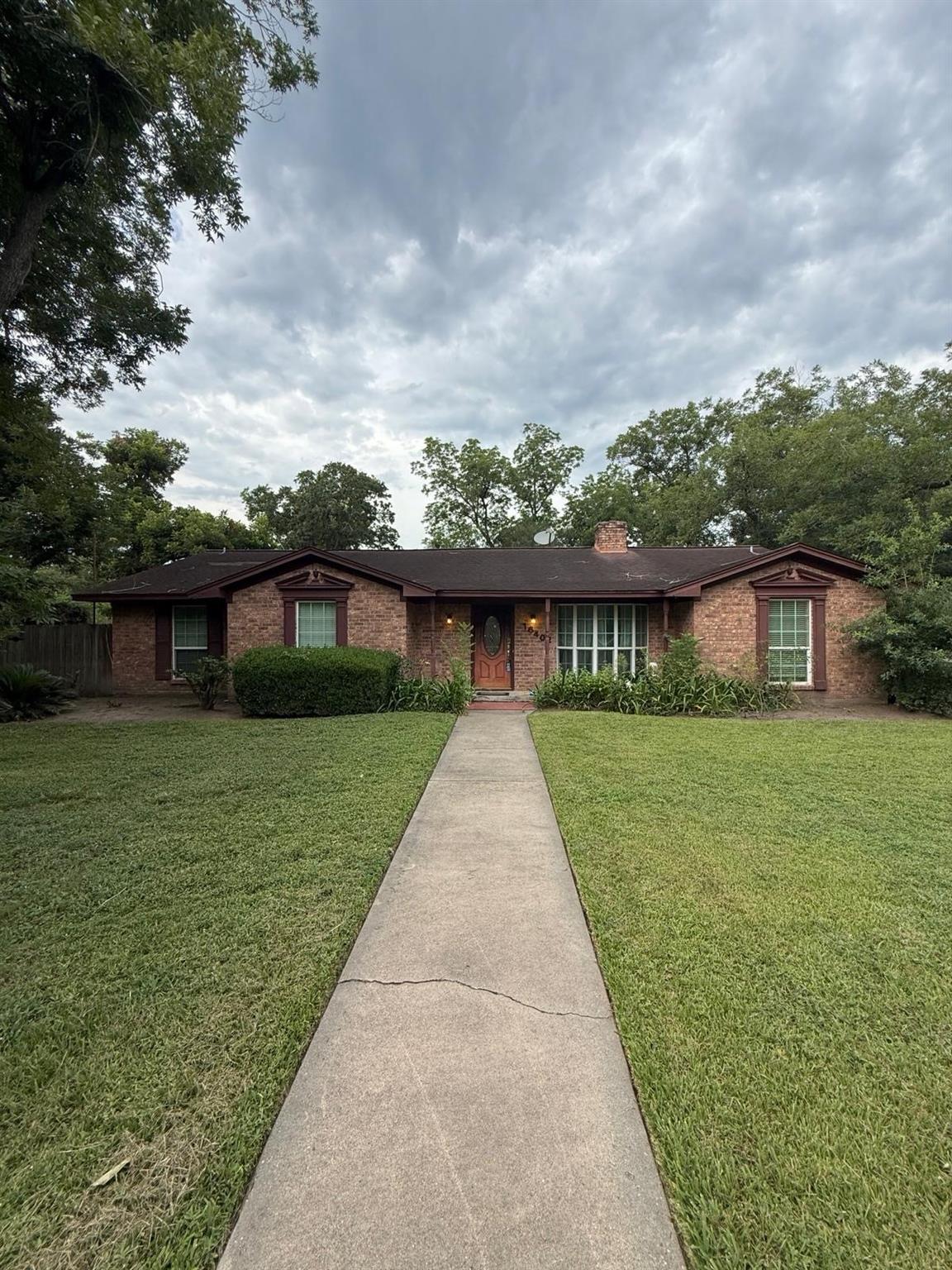 16402 Amcreek Road — photo