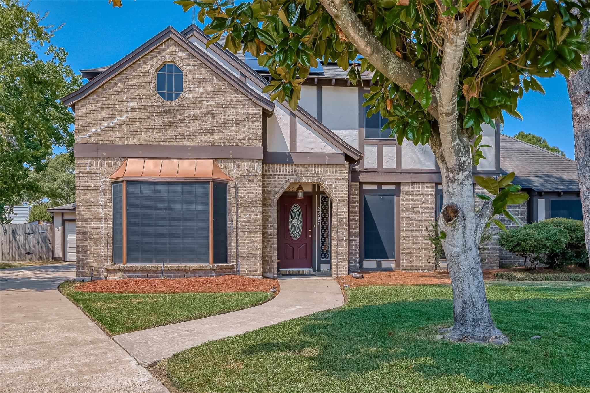 2307 Oakview Drive — photo