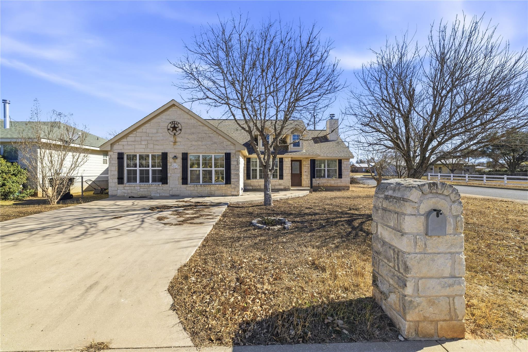 201 Green Oaks Loop — photo