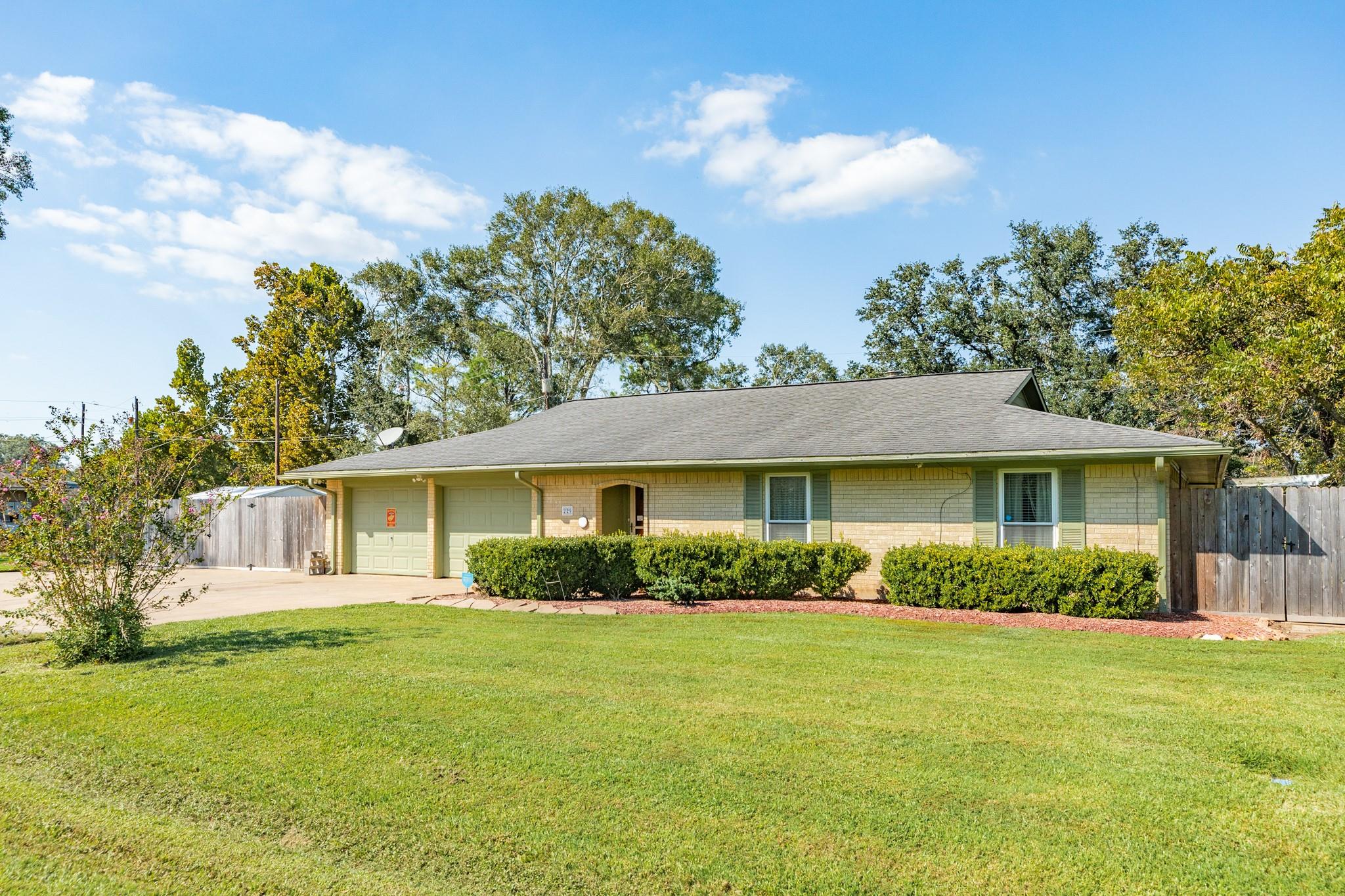 229 Yaupon Drive — photo