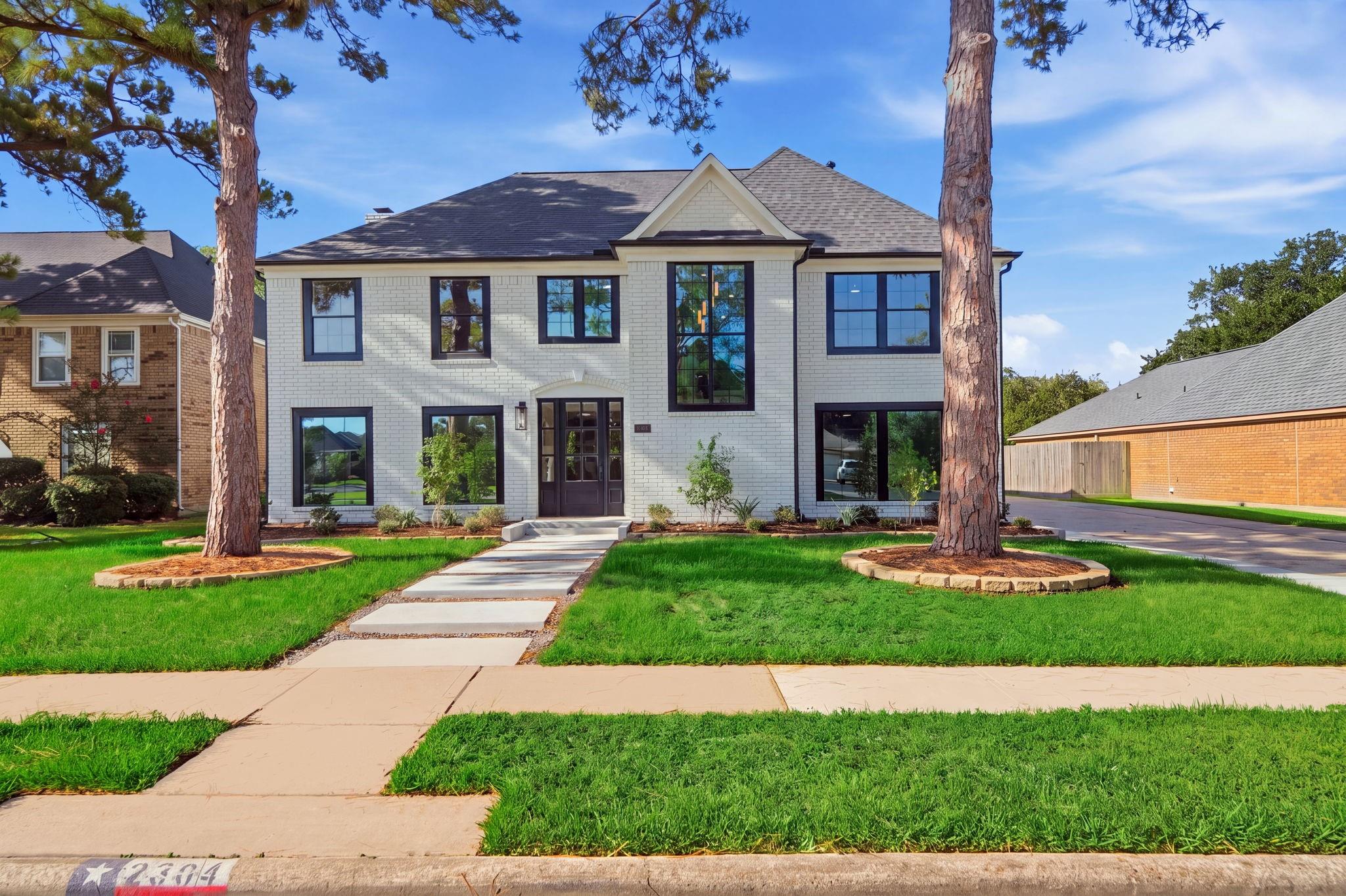 2304 Eagles Way — photo