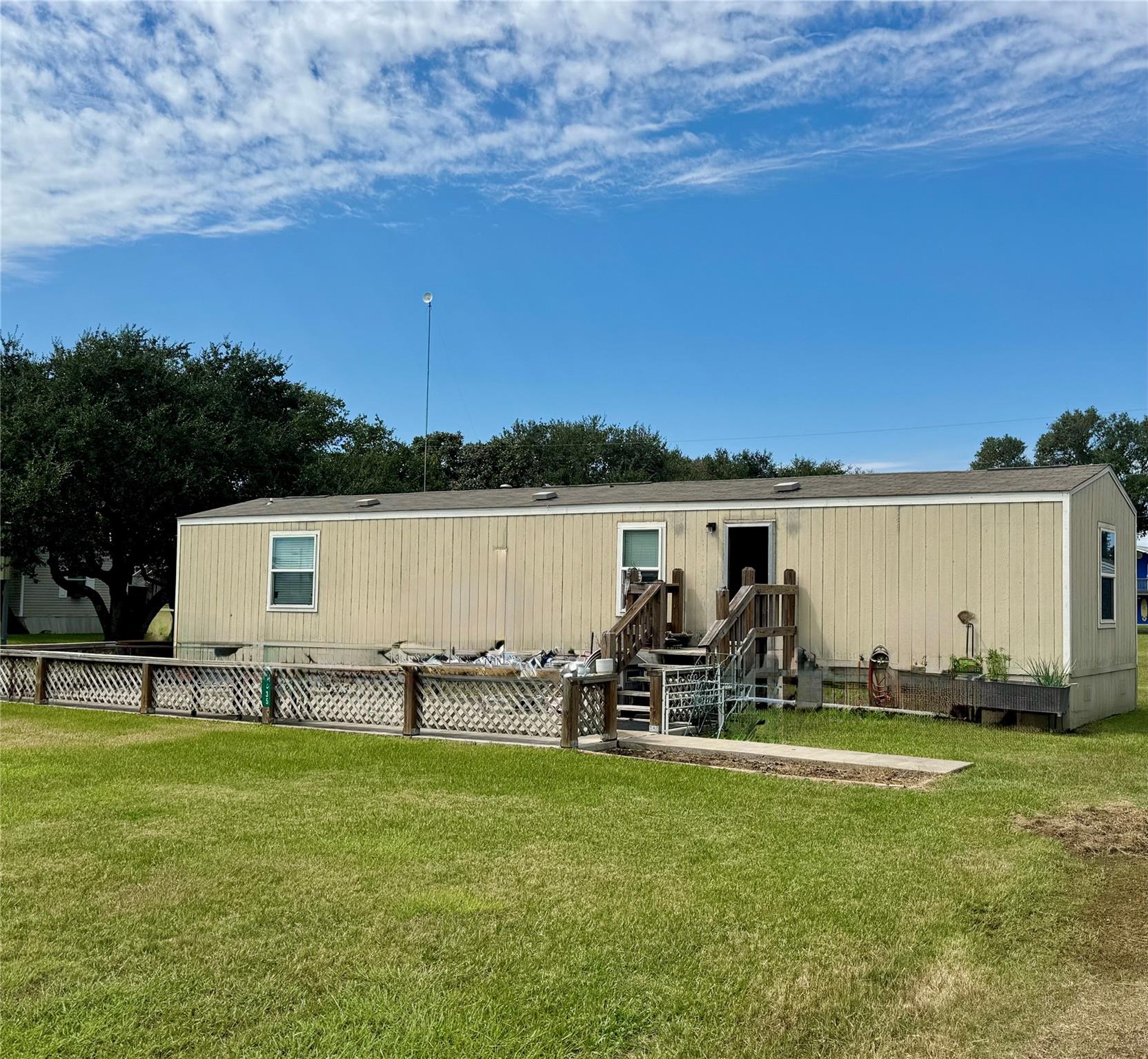 1535 Bayview Drive — photo