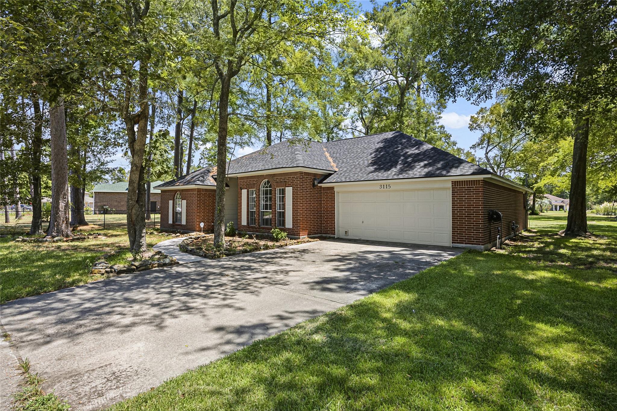 3115 Lake Breeze Lane — photo