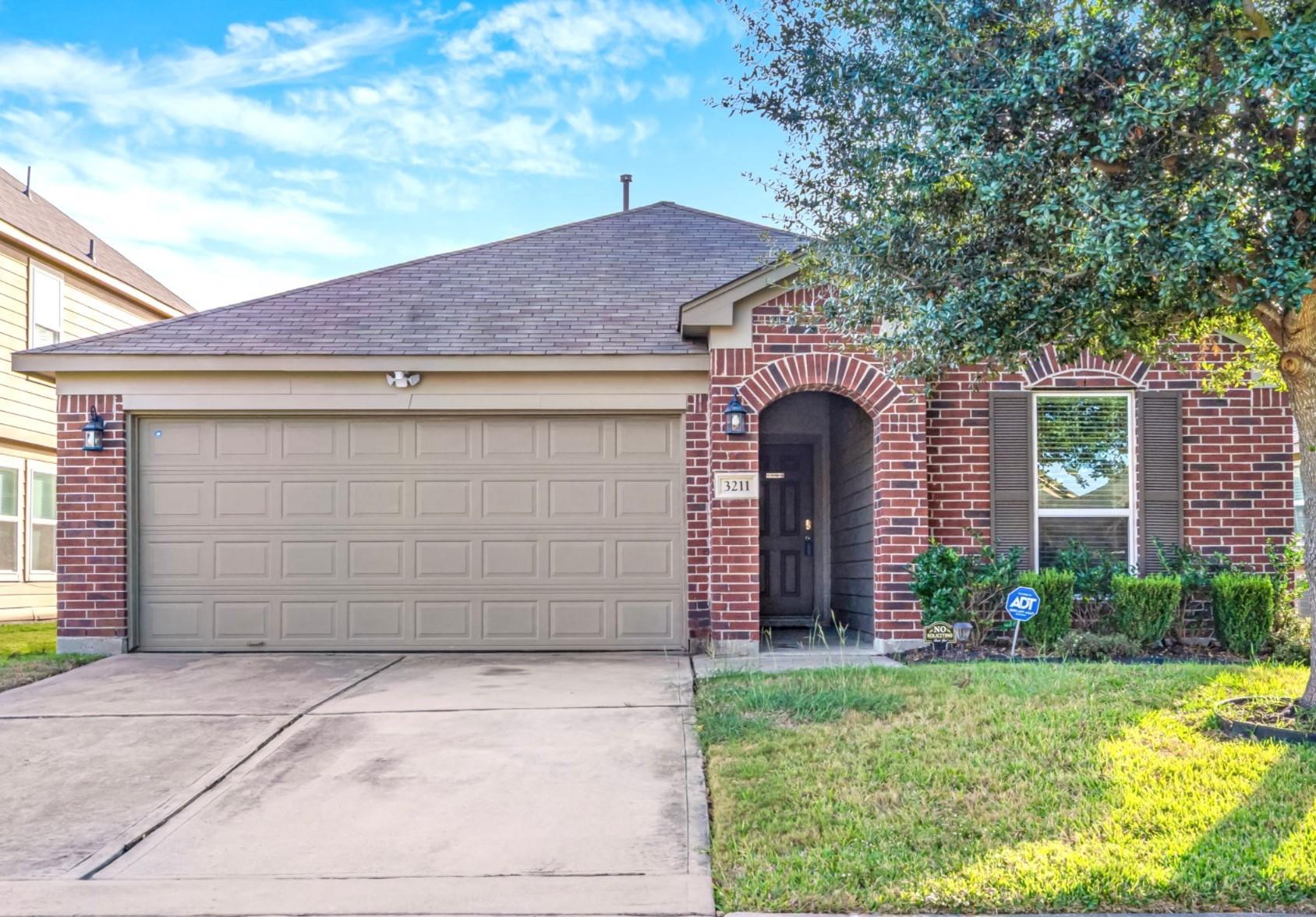 3211 Madison Elm Street — photo