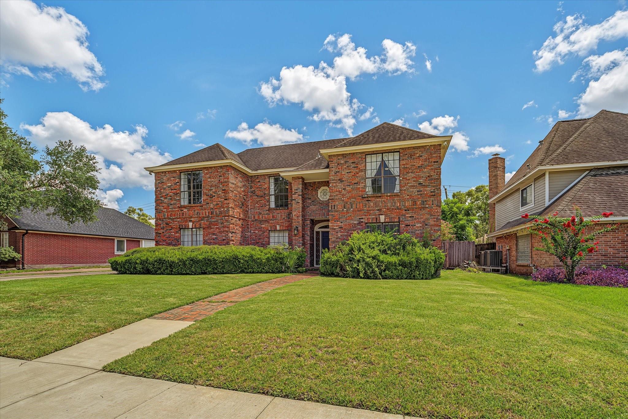 410 Crestwood Drive — photo