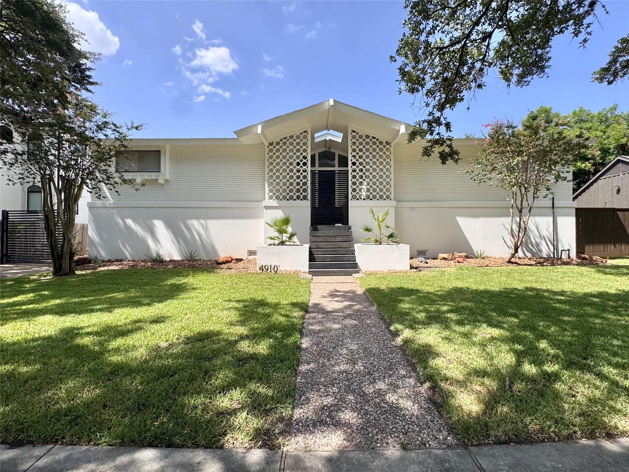 4910 Heatherglen Drive — photo