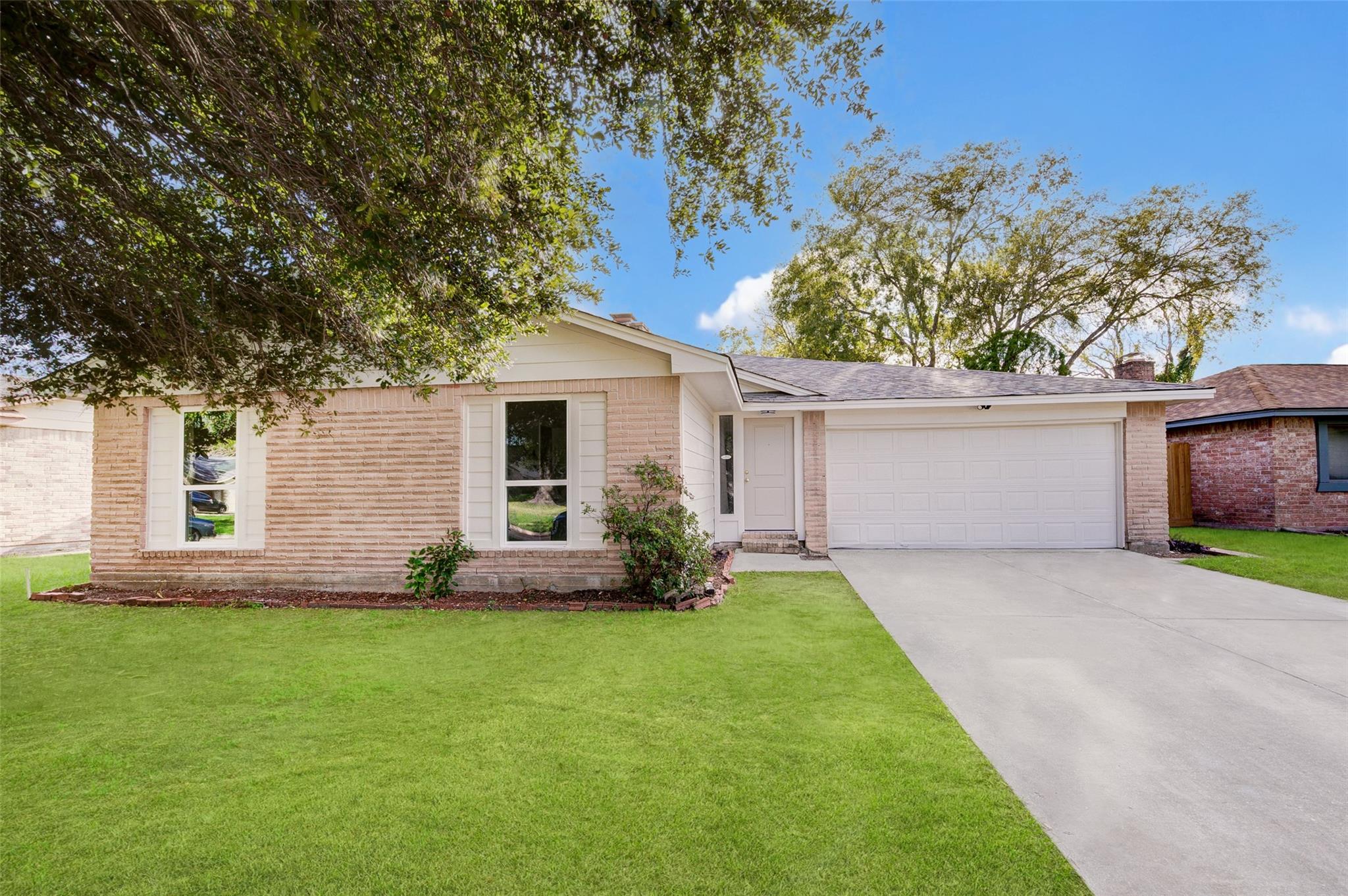 2315 Green Knoll Drive — photo