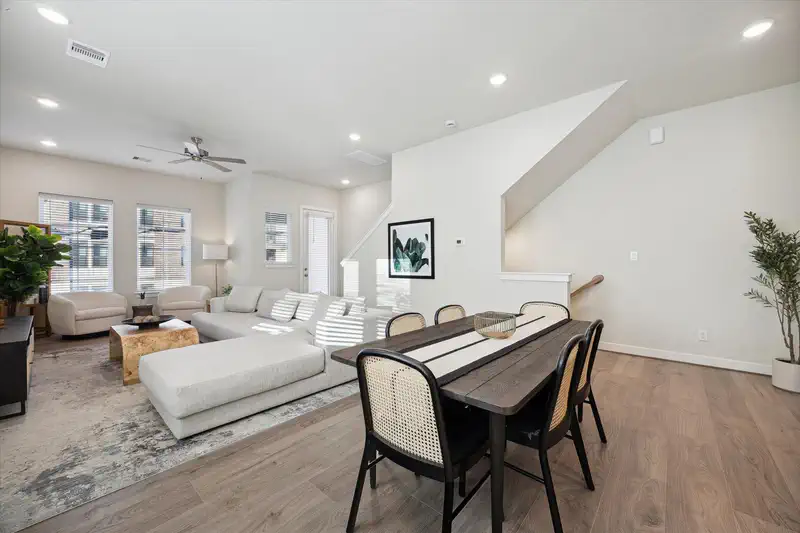 3091 Hicks Street — photo