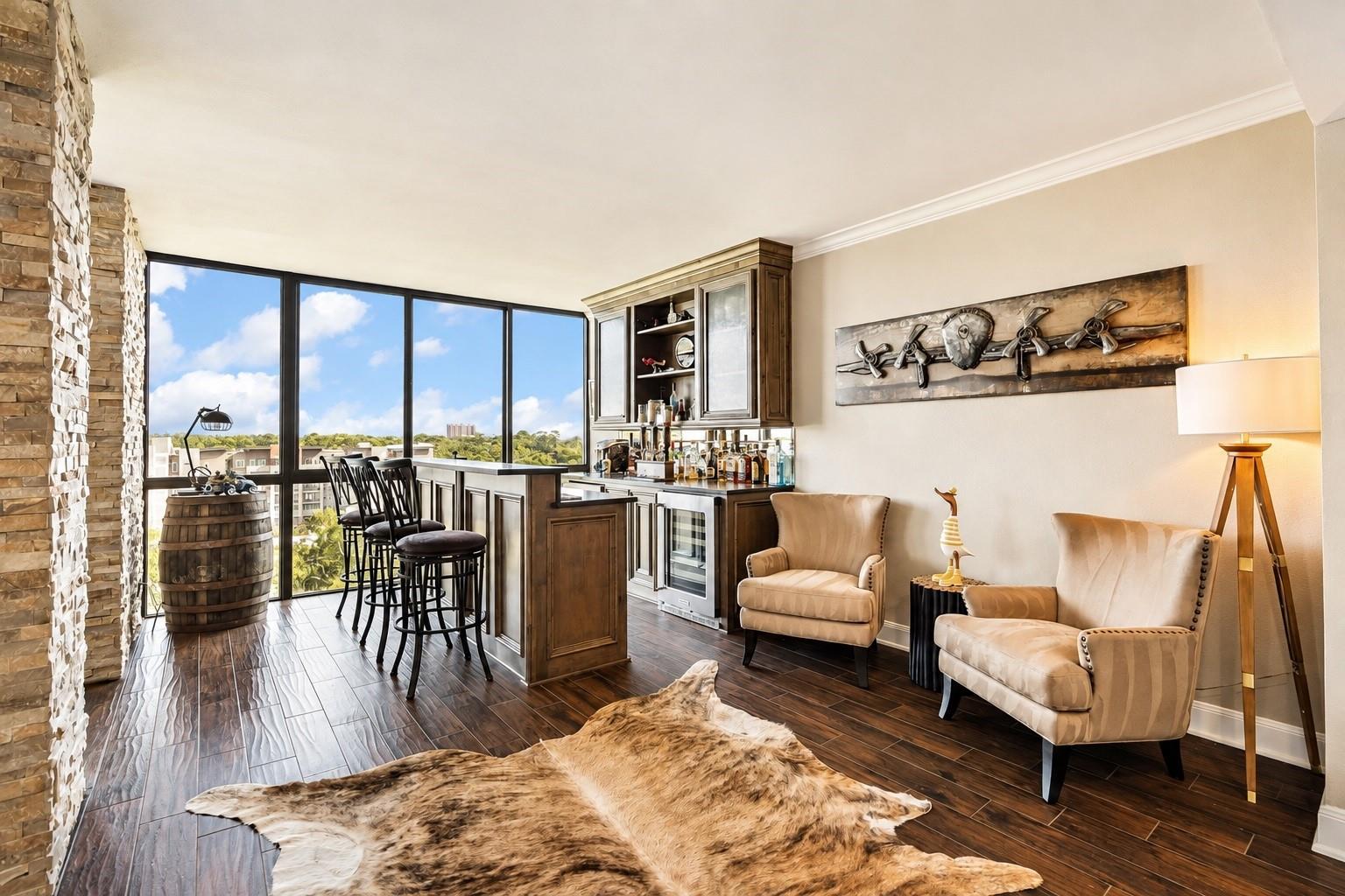 5001 Woodway #1005 — photo