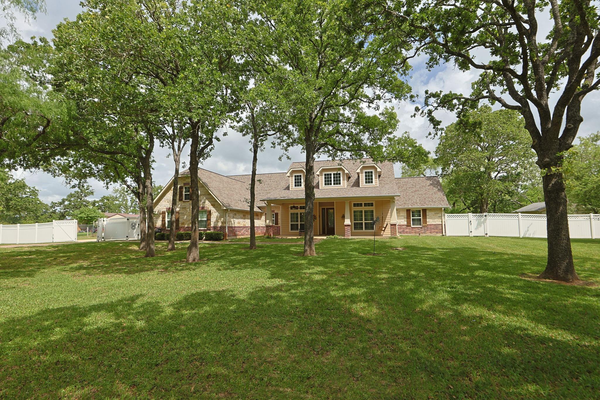 101 Pin Oak Lane — photo