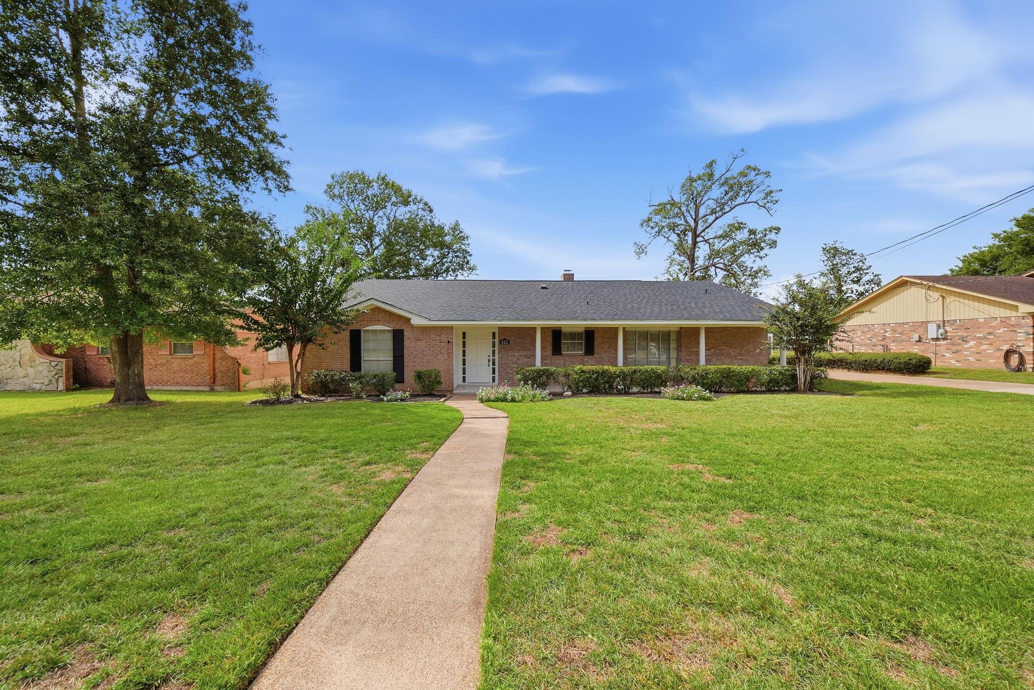 525 E Lake Drive — photo