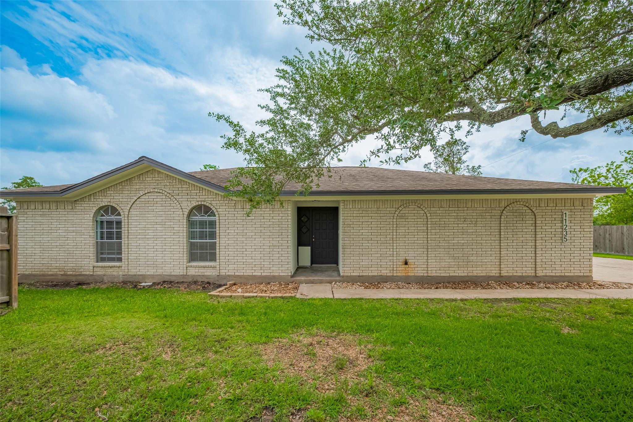11235 FM 1764 — photo