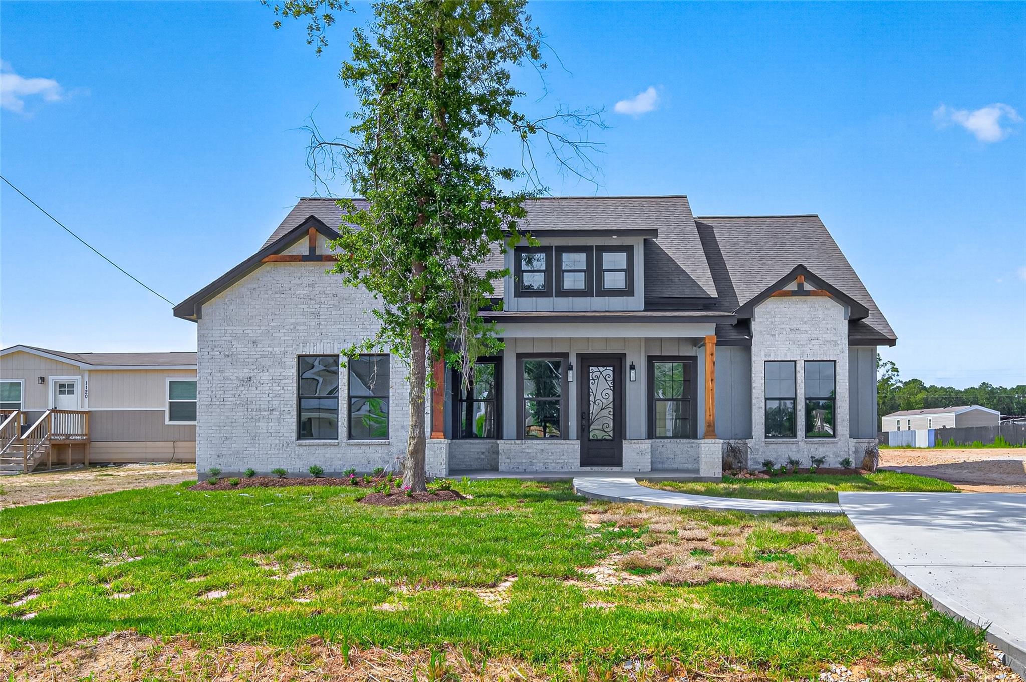 1118 Peter Pine Street — photo