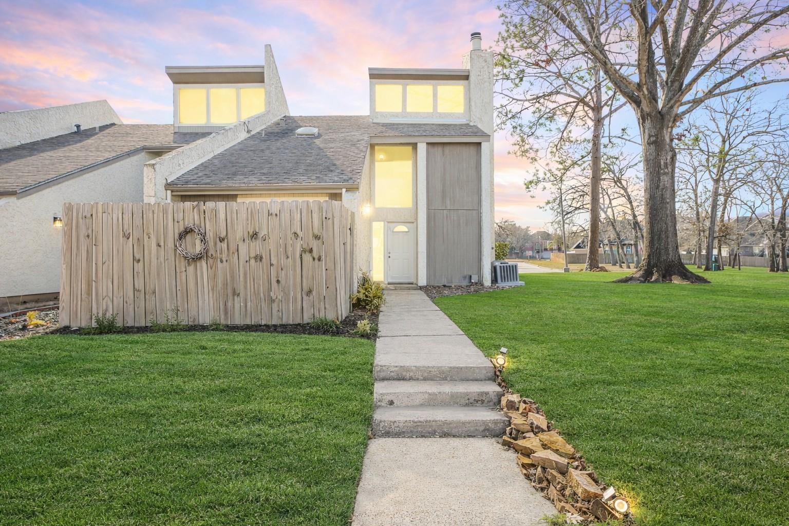 12243 Glenview Drive — photo