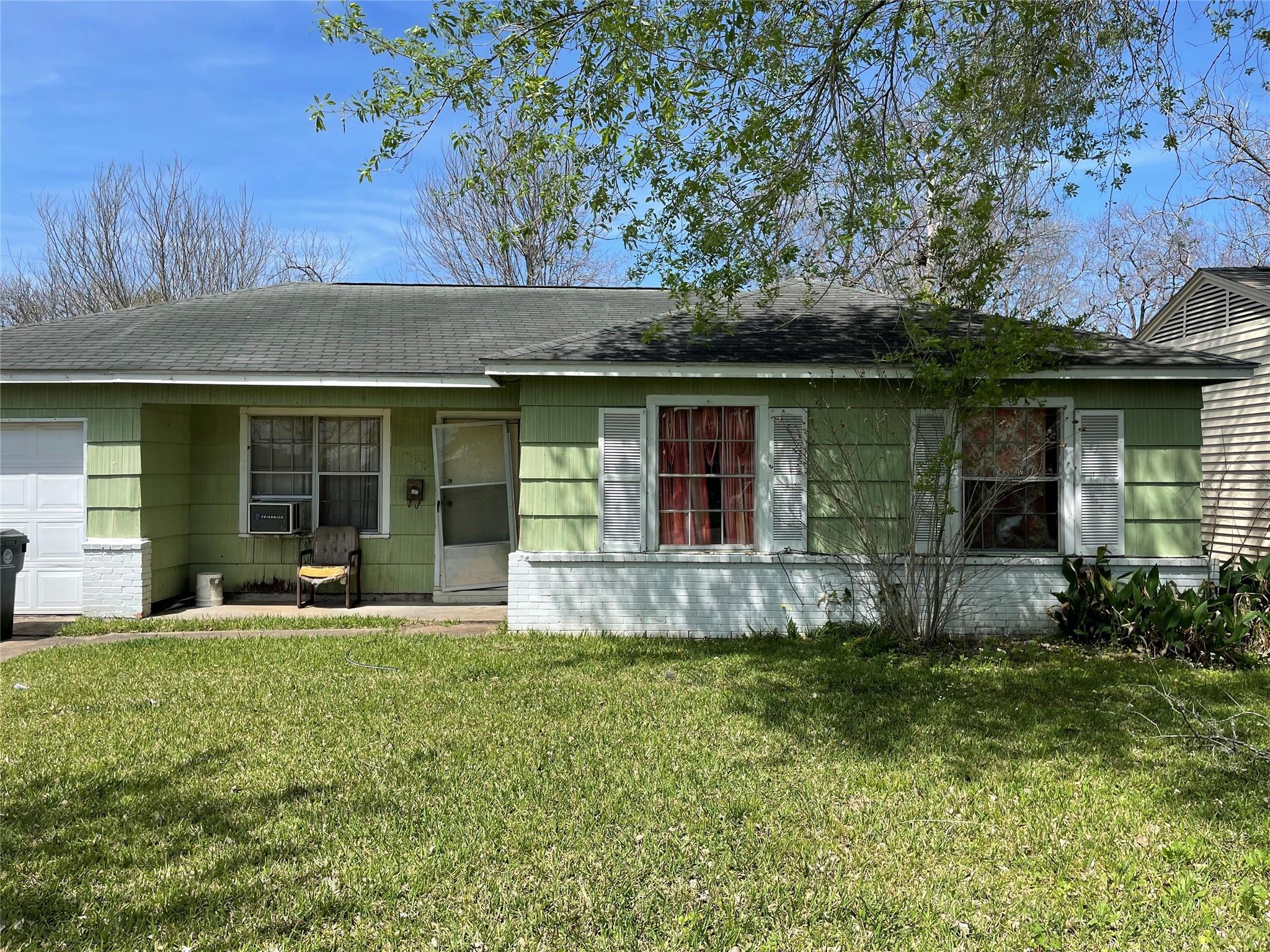 5543 Lakefield Drive — photo