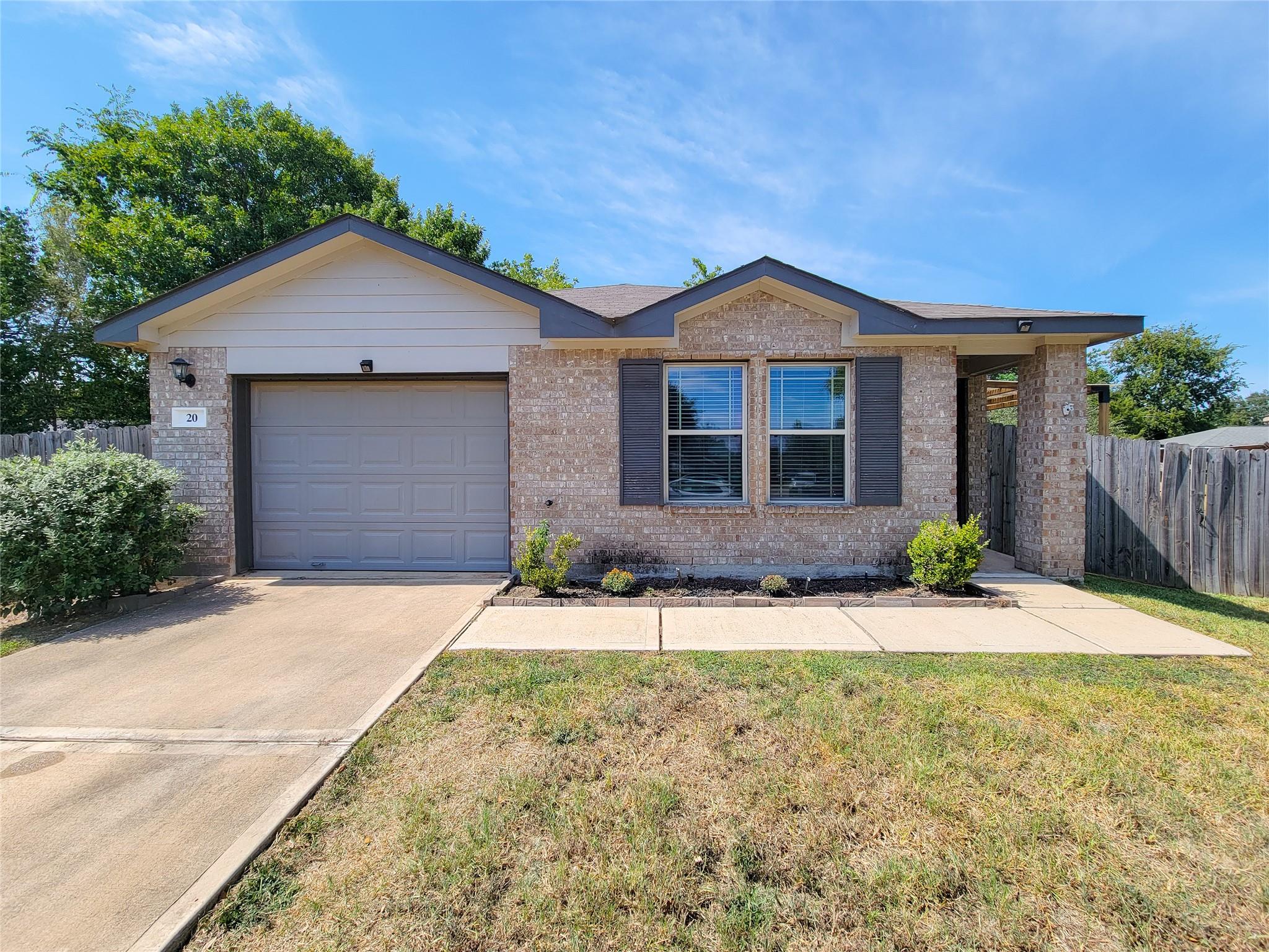 20 Carol Court — photo