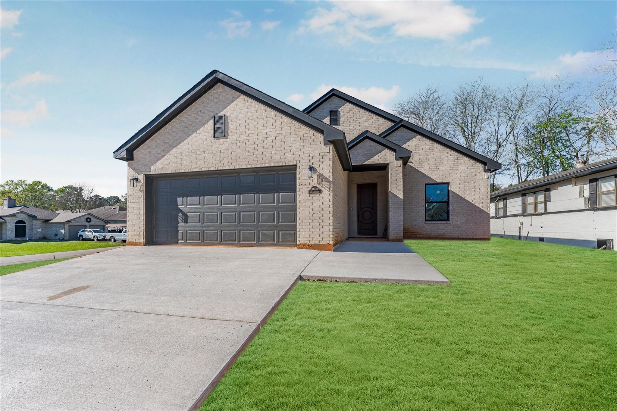 10703 Hillside Drive — photo
