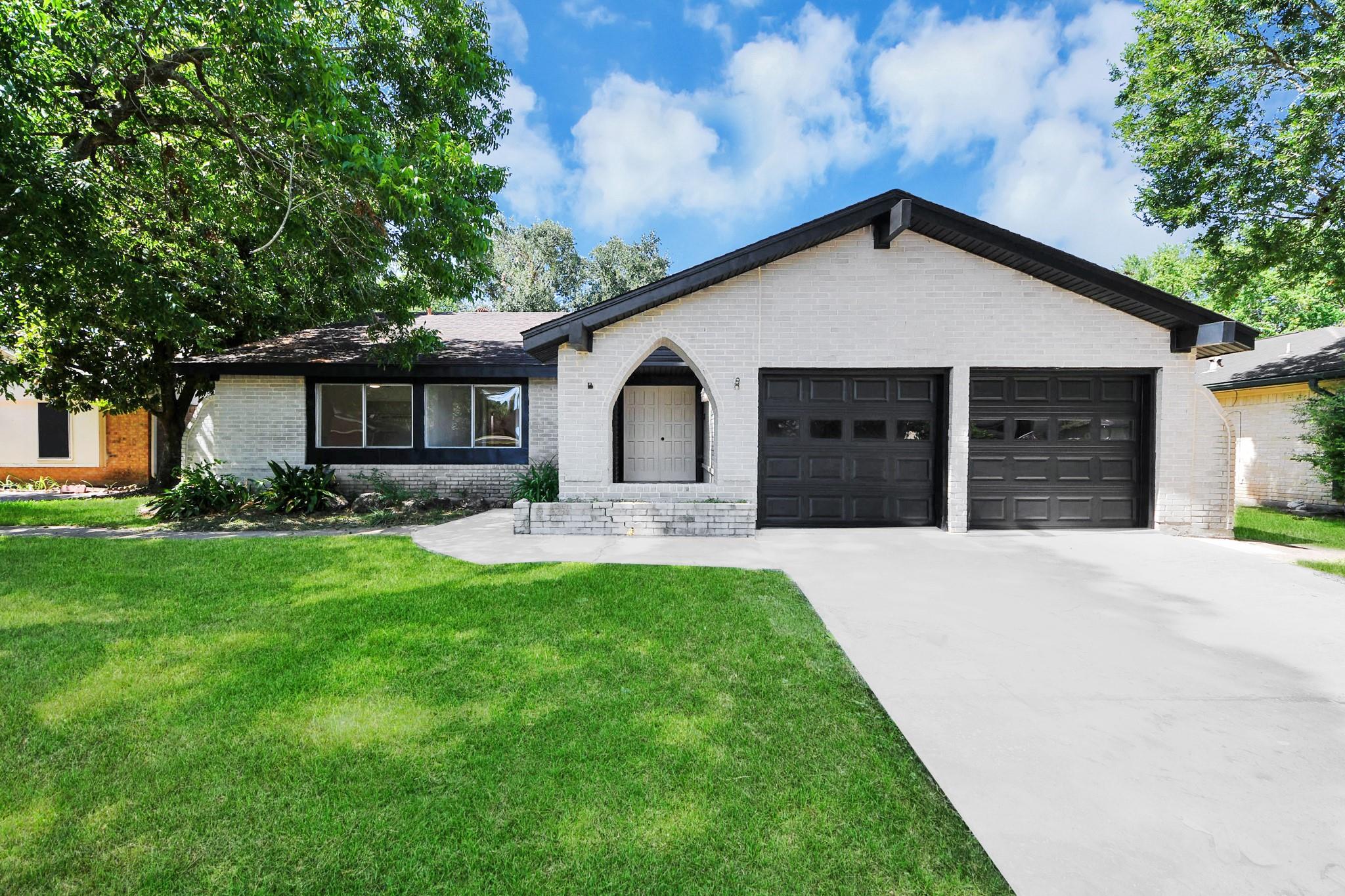 16427 Hickory Knoll Drive — photo