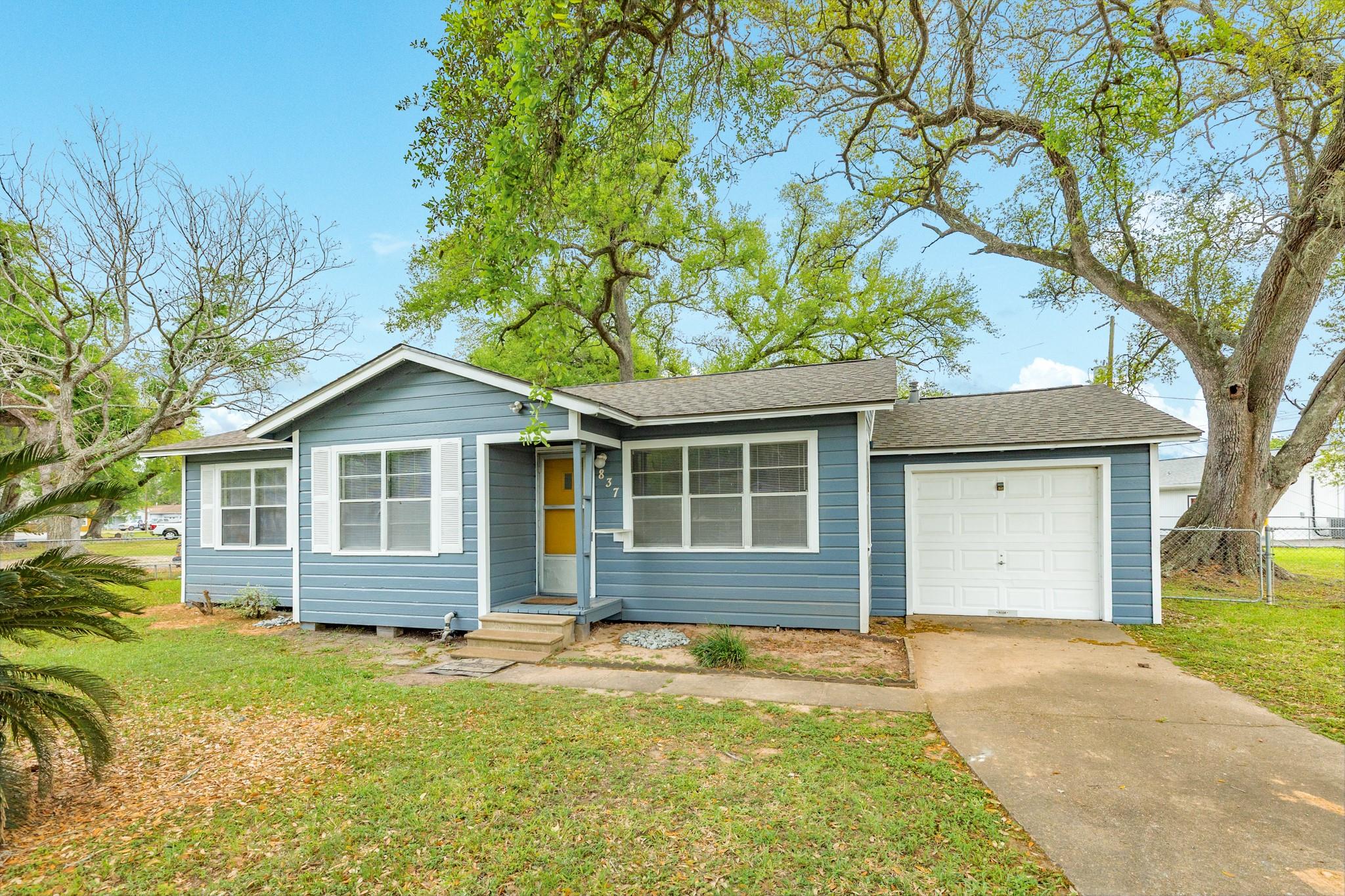 837 Pin Money Street — photo
