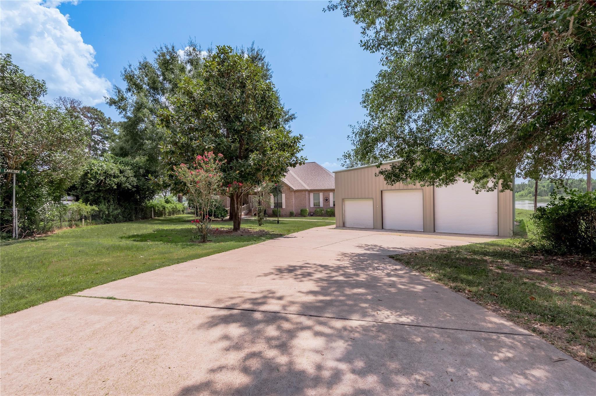 206 Lake Front Drive — photo