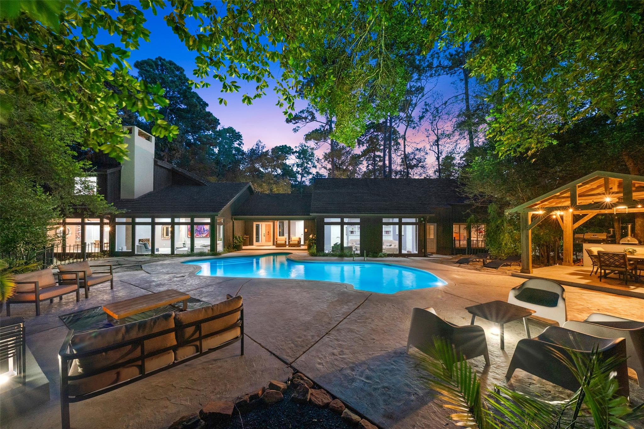 2411 Oakbank Drive — photo