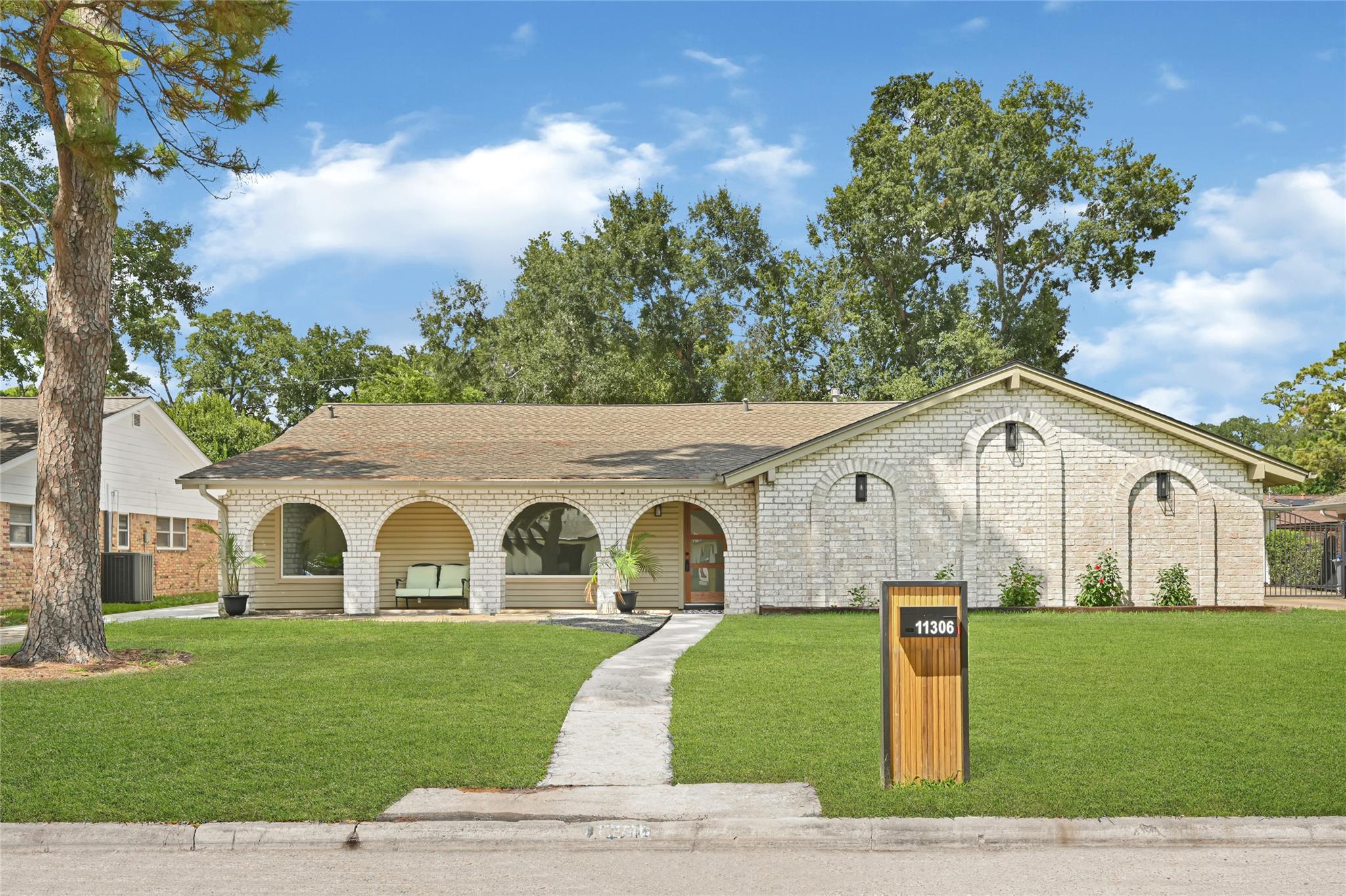 11306 Valley Spring Drive — photo