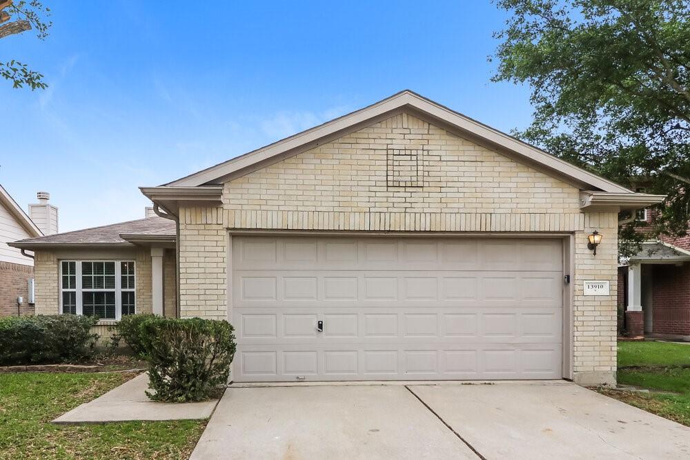 13910 Maleewan Lane — photo